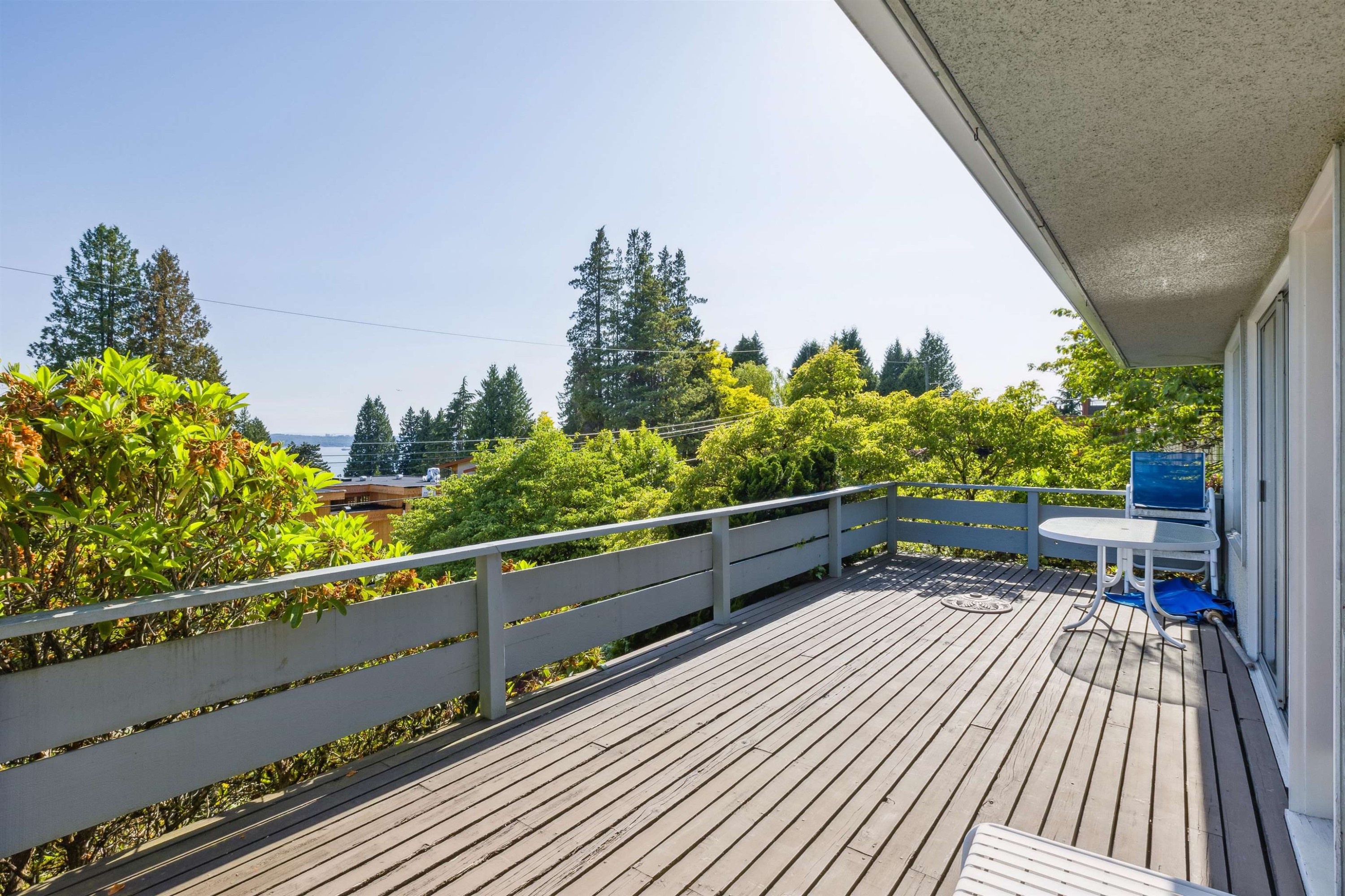 2575 Queens Avenue, West Vancouver, BC