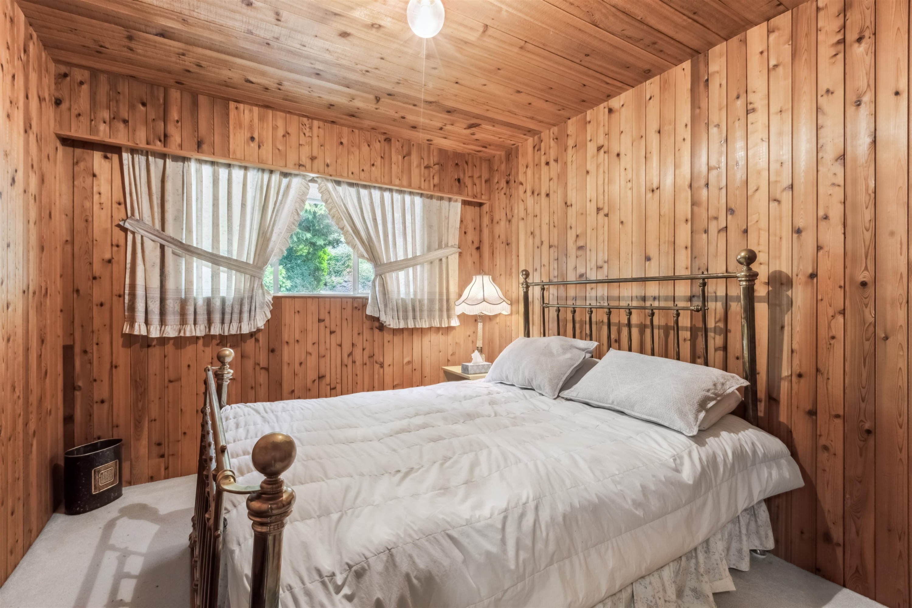 2575 Queens Avenue, West Vancouver, BC