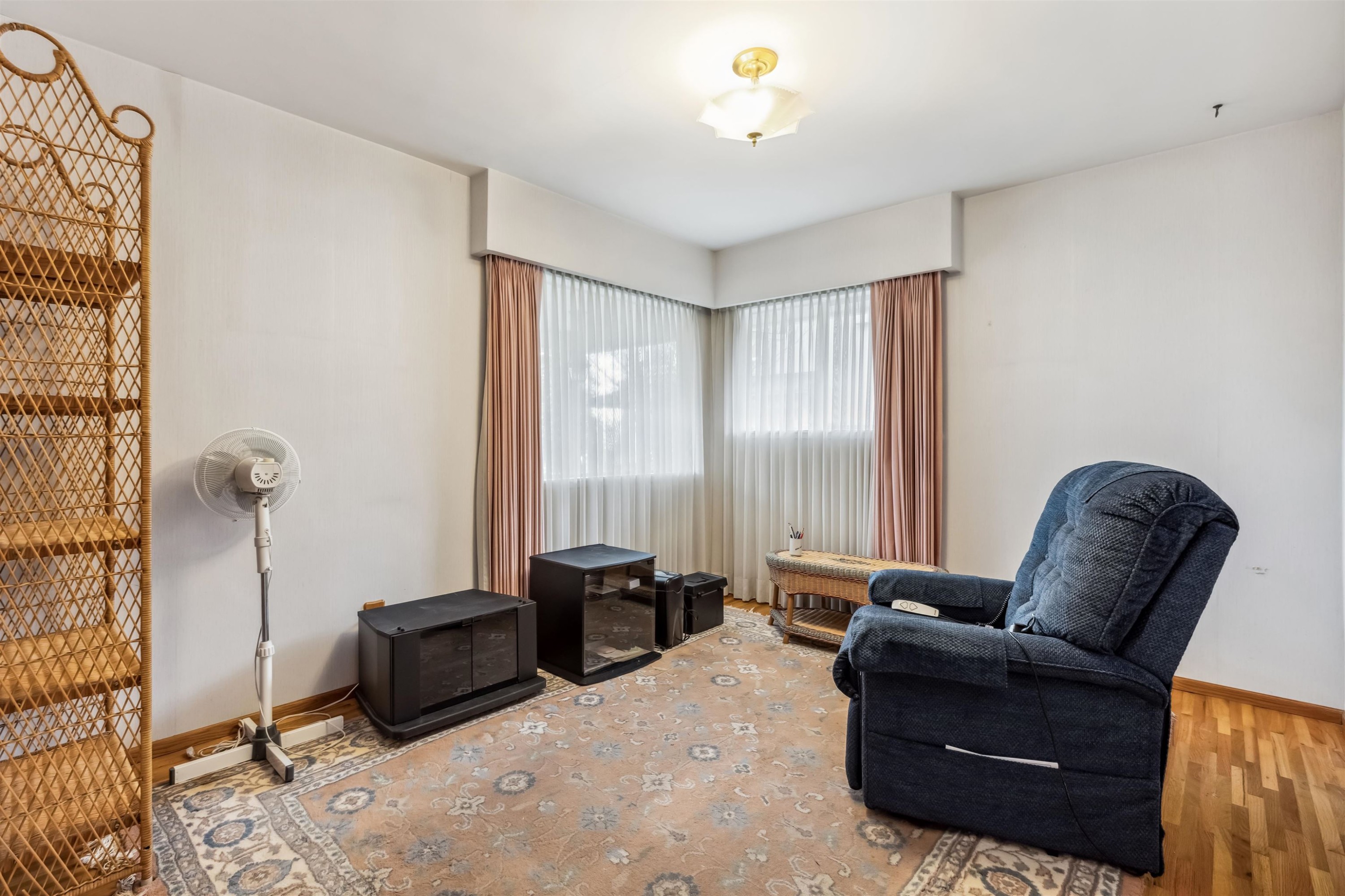 2575 Queens Avenue, West Vancouver, BC