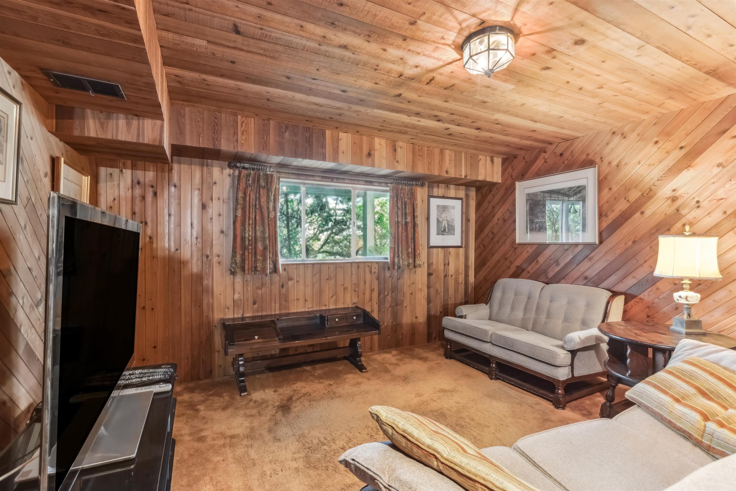 2575 Queens Avenue, West Vancouver, BC