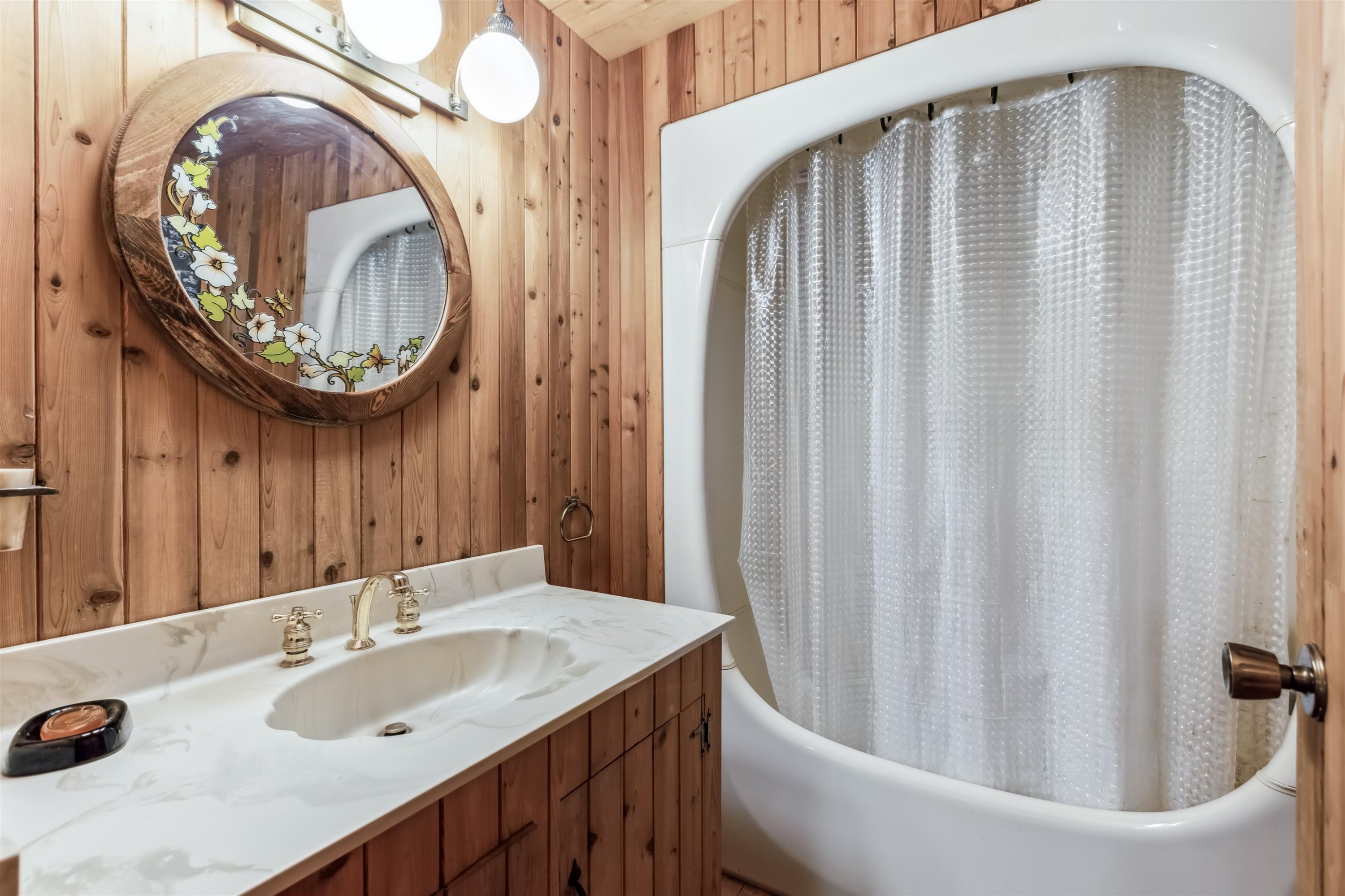 2575 Queens Avenue, West Vancouver, BC