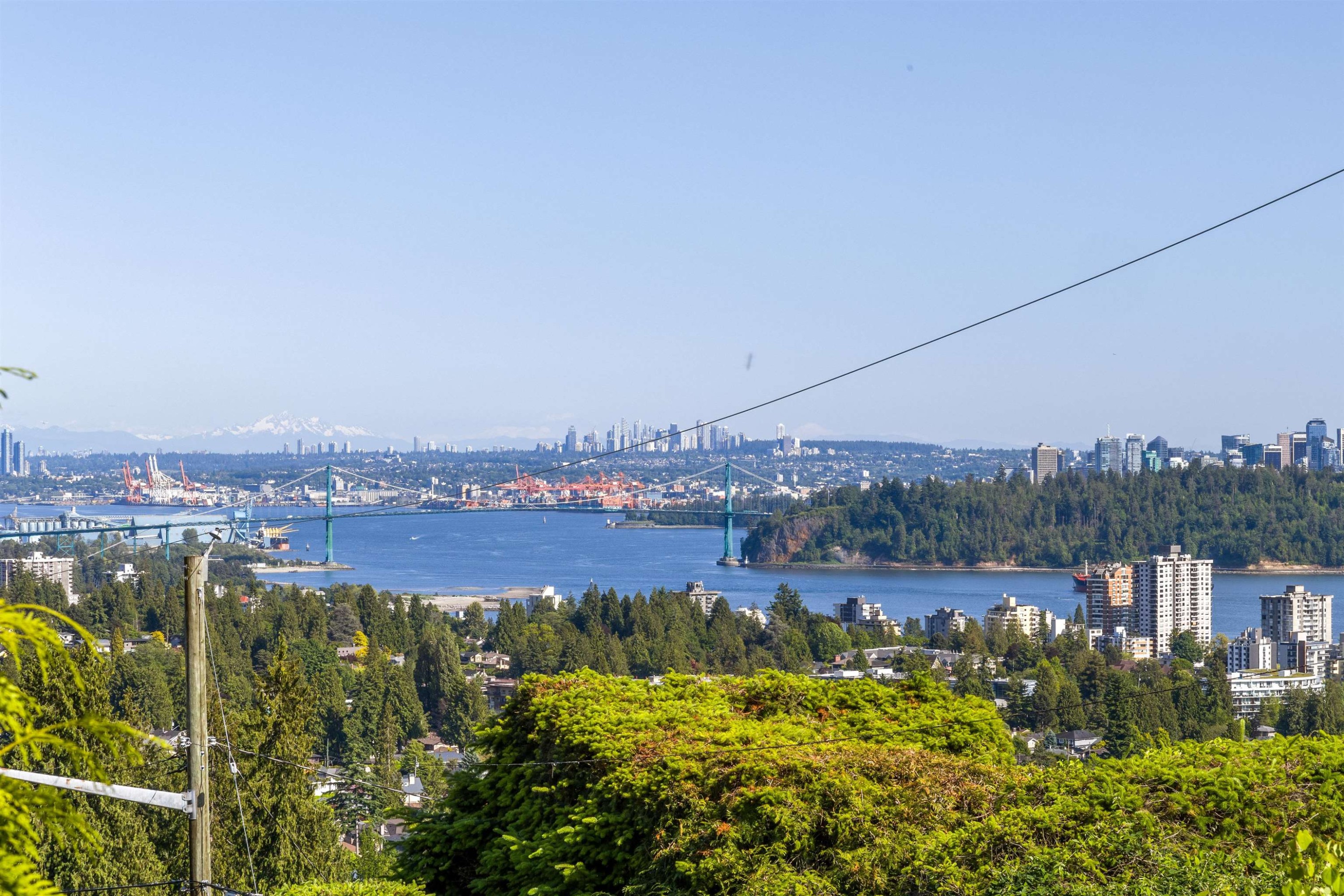 2575 Queens Avenue, West Vancouver, BC