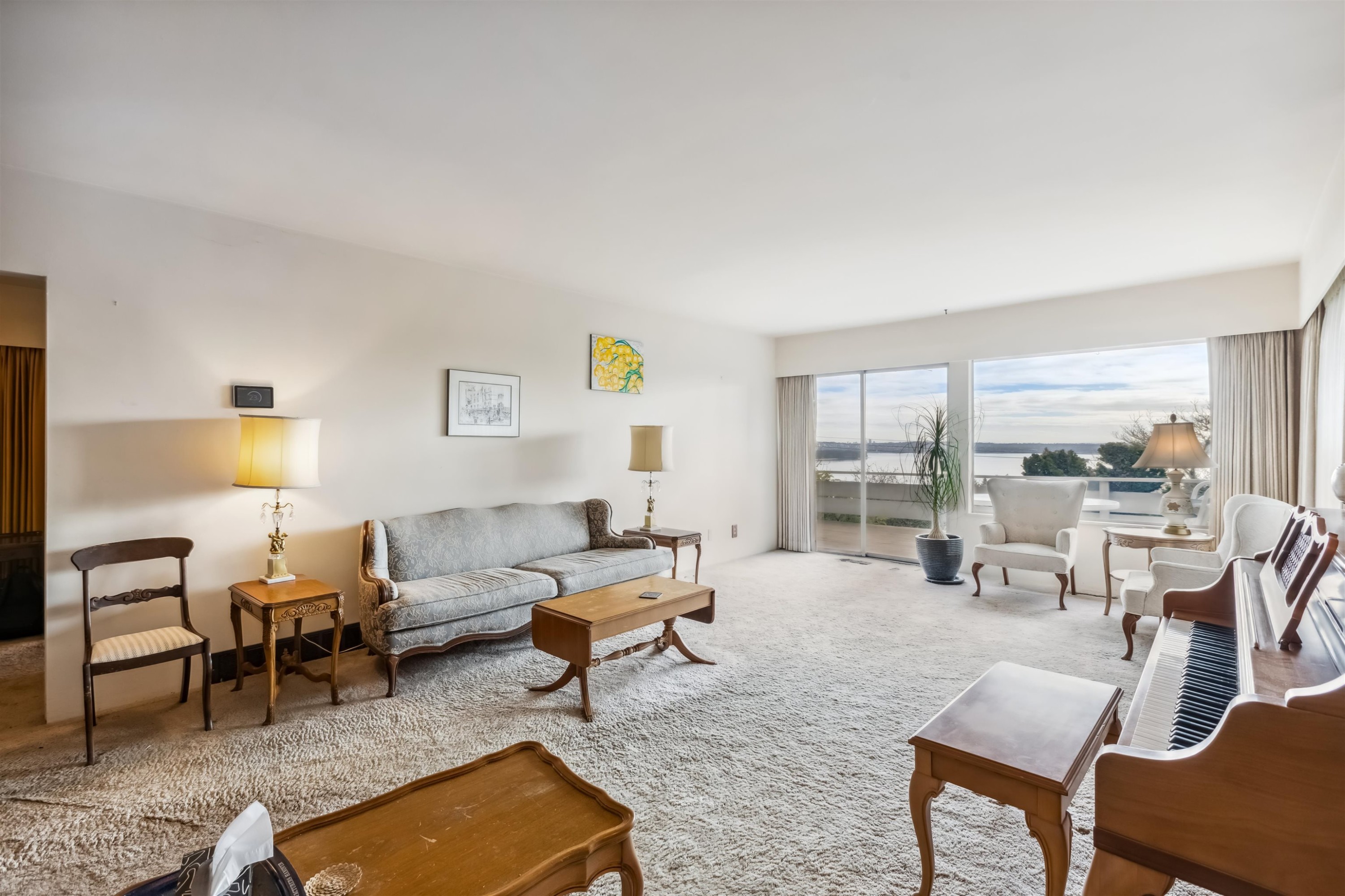 2575 Queens Avenue, West Vancouver, BC