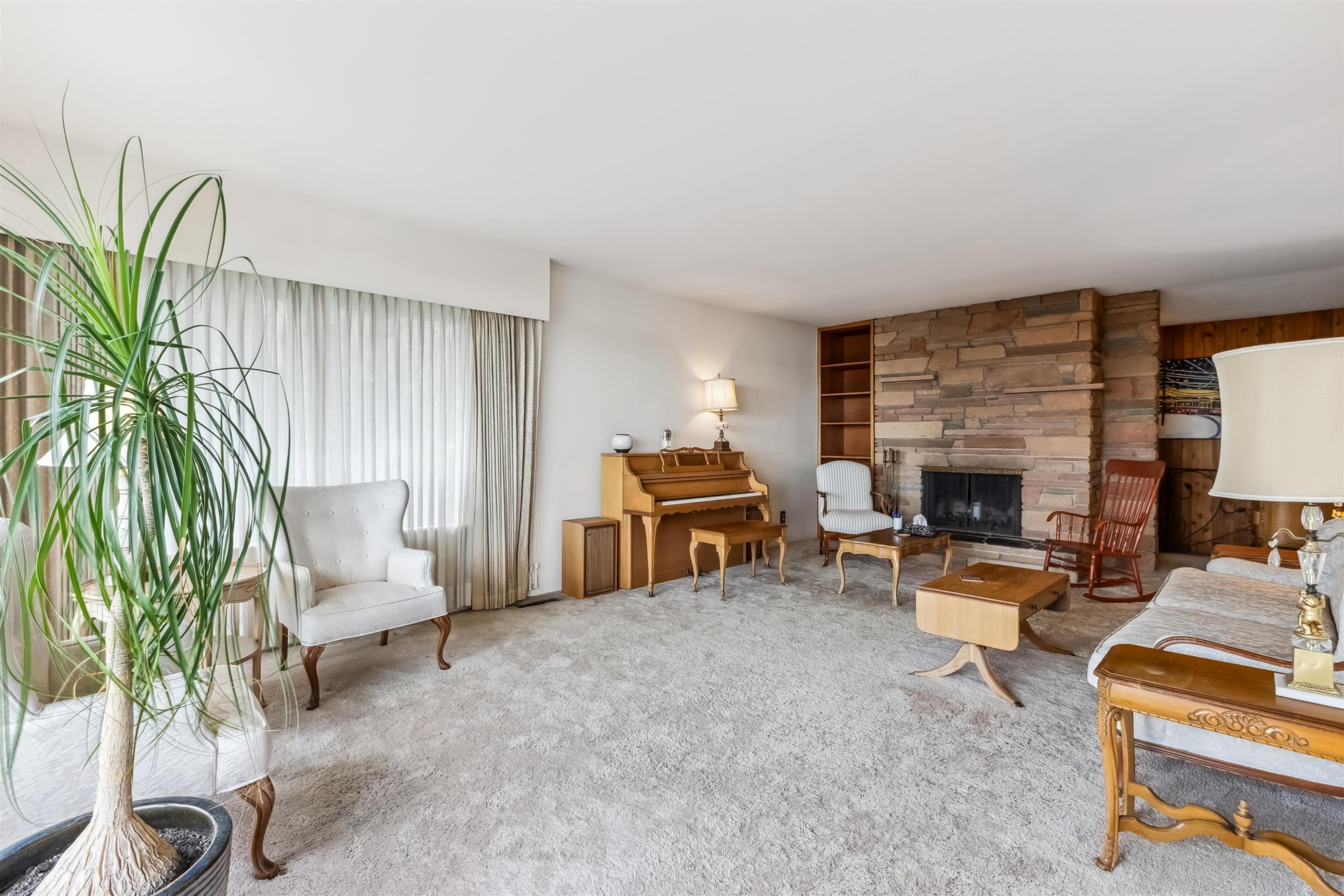 2575 Queens Avenue, West Vancouver, BC