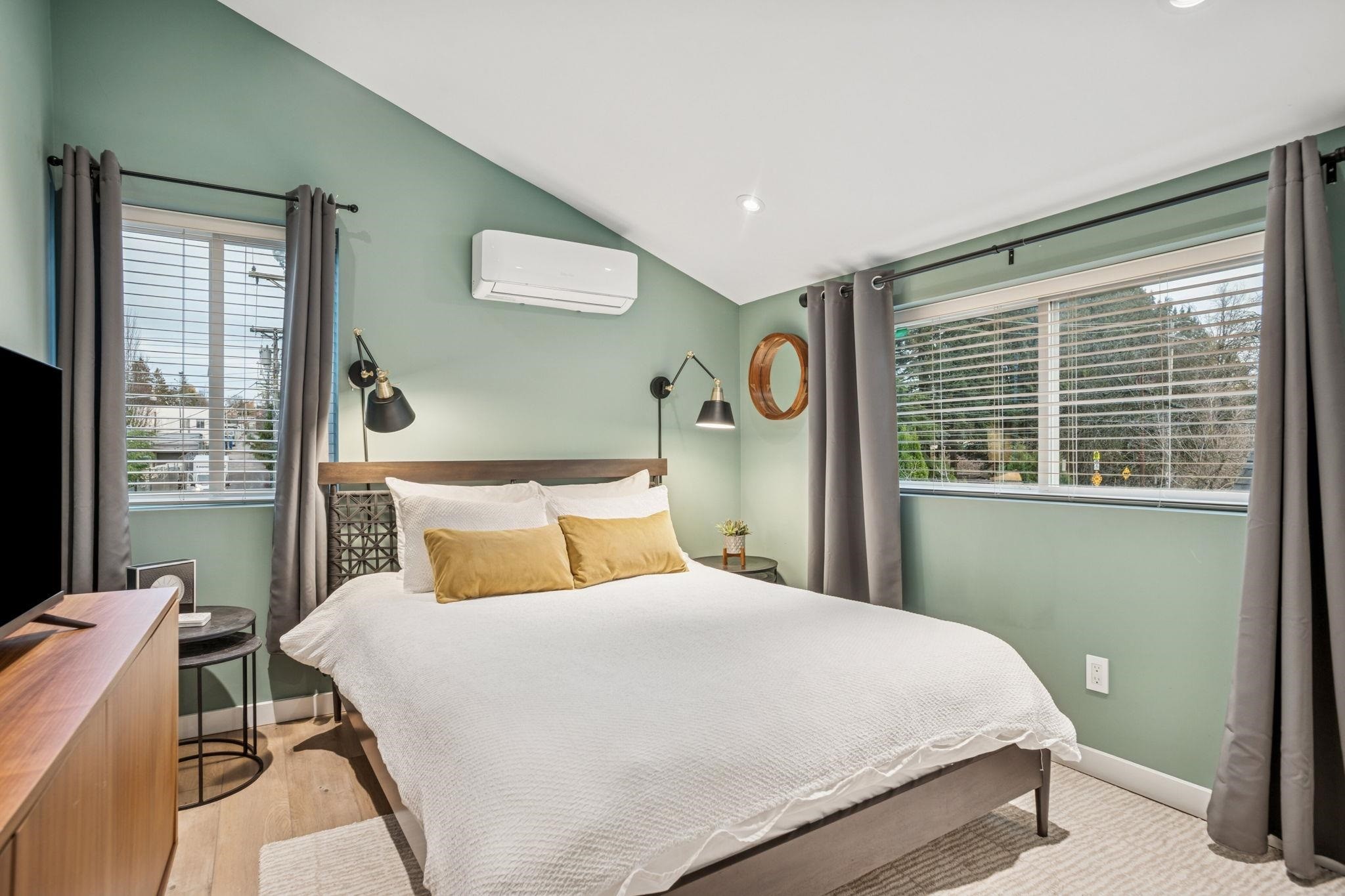 933 Mclean Drive, Vancouver, BC