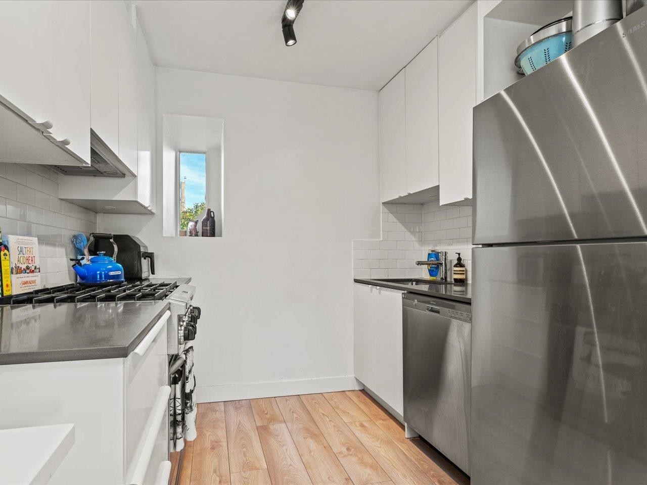 143 13Th Avenue W, Vancouver, BC