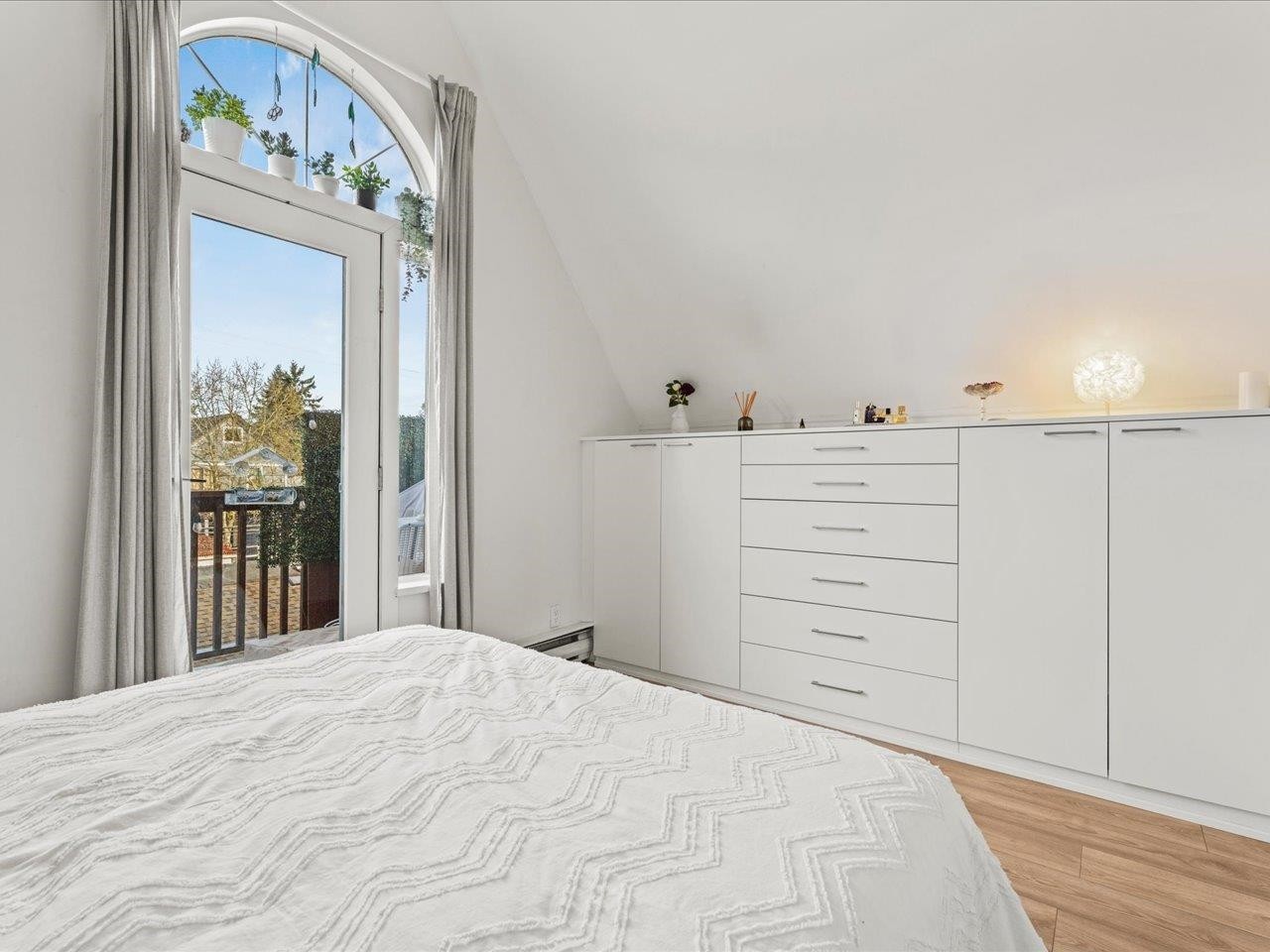 143 13Th Avenue W, Vancouver, BC