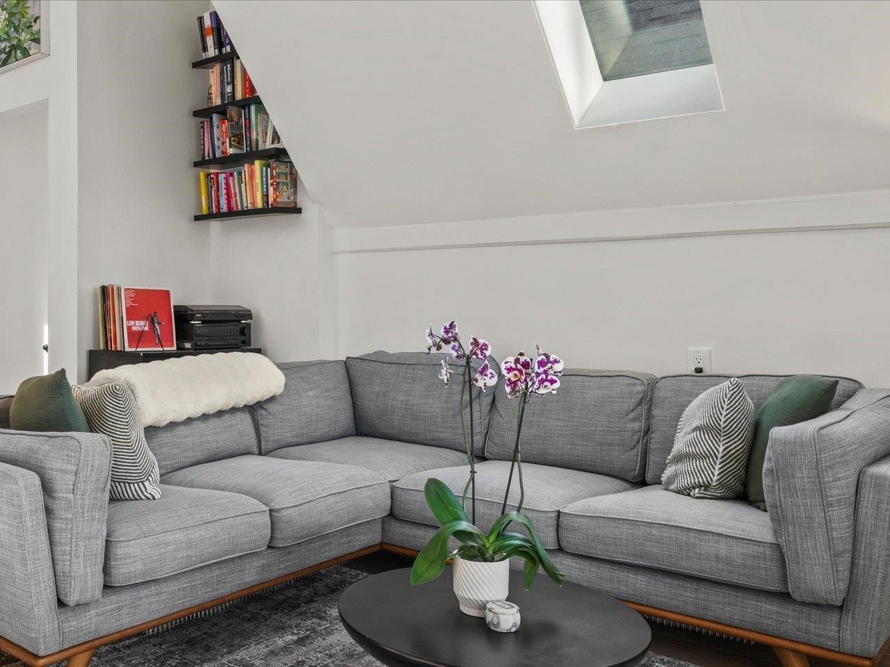 143 13Th Avenue W, Vancouver, BC