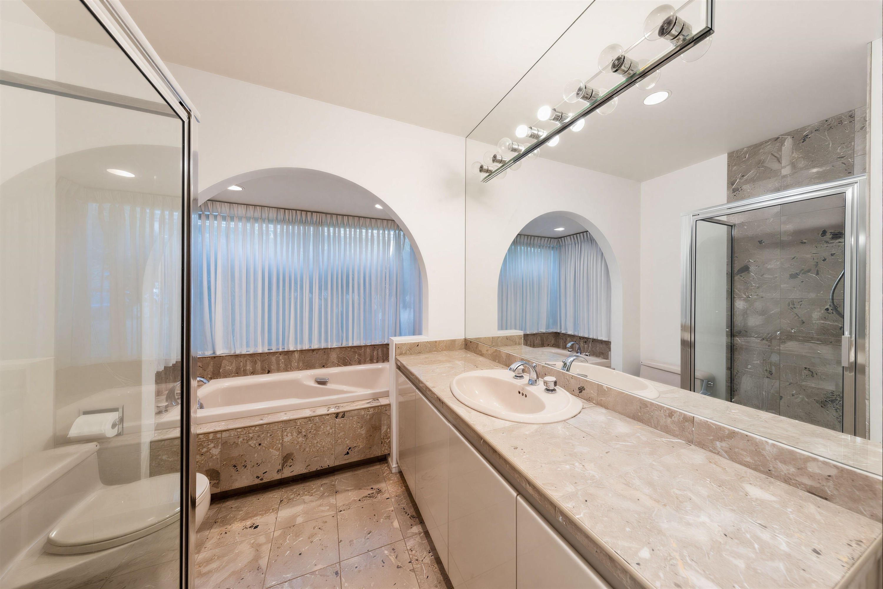 875 Eyremount Drive, West Vancouver, BC