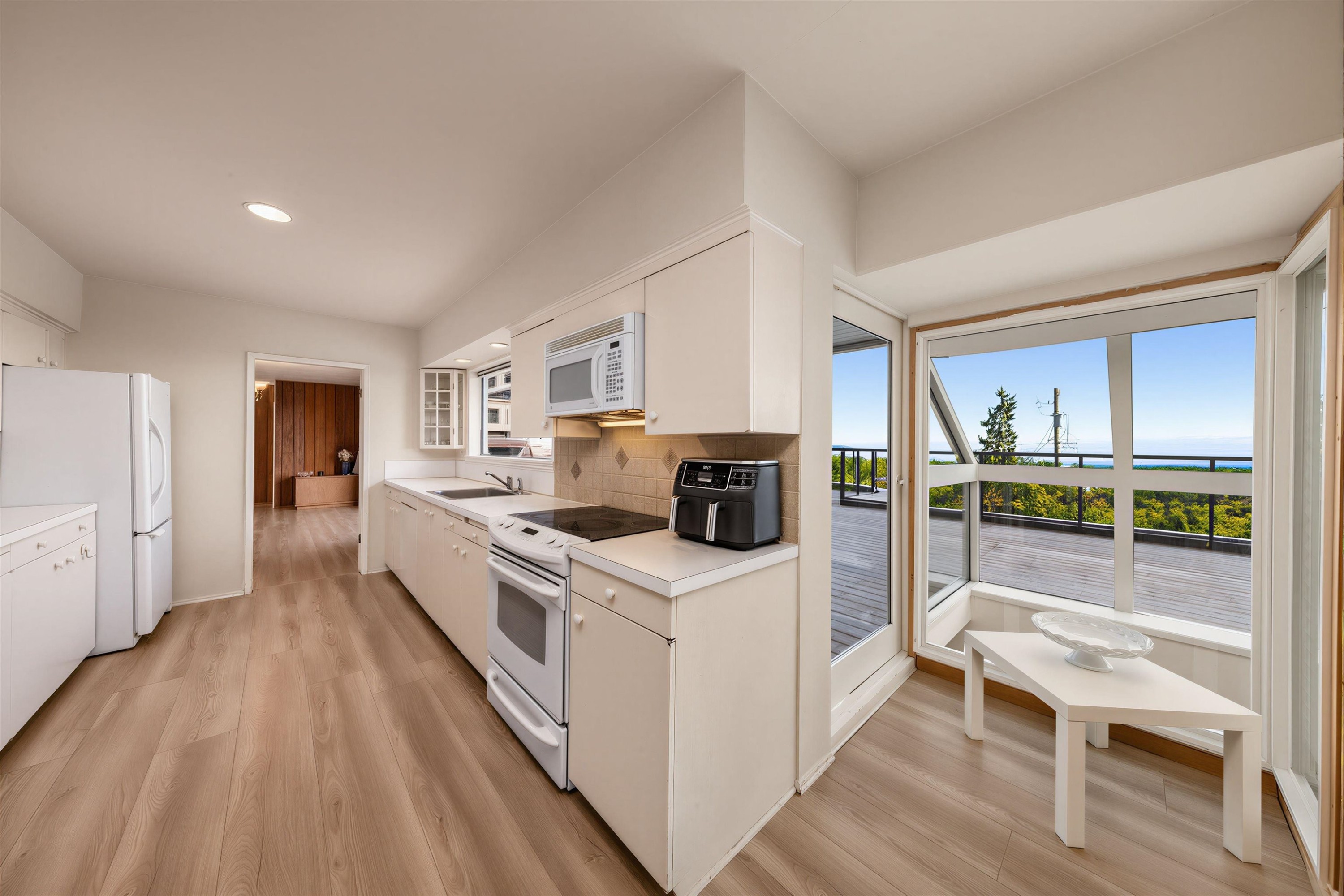 875 Eyremount Drive, West Vancouver, BC