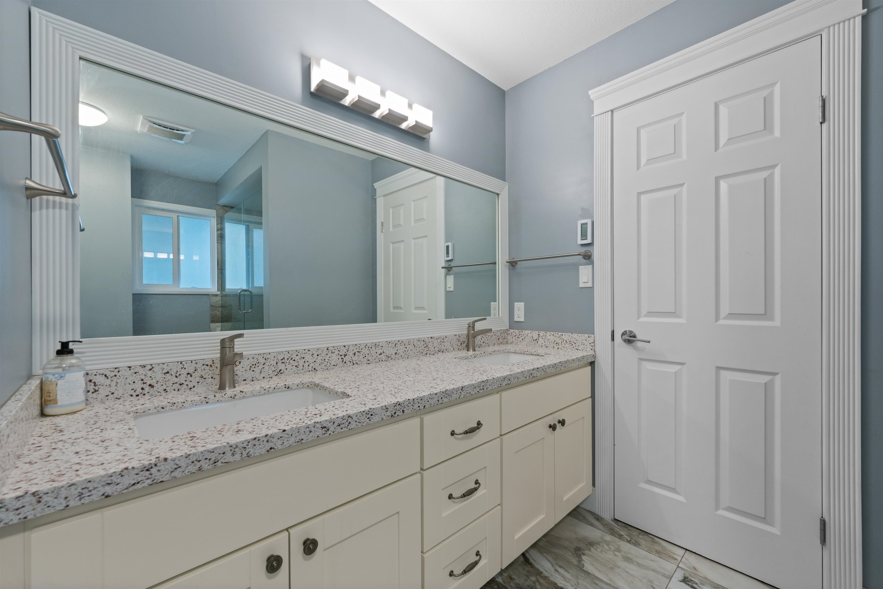 4053 38Th Avenue W, Vancouver, BC