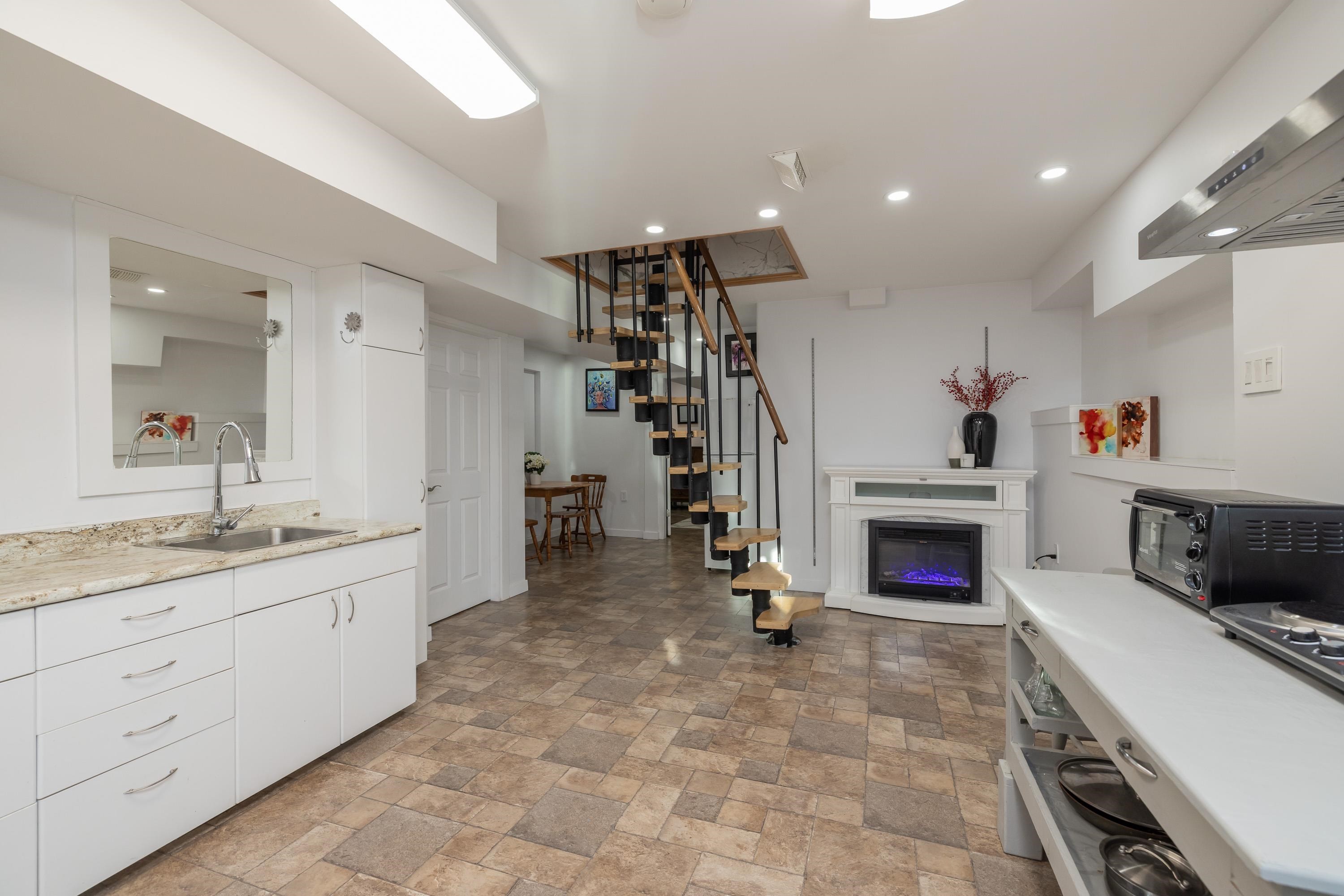 1038 Walls Avenue, Coquitlam, BC