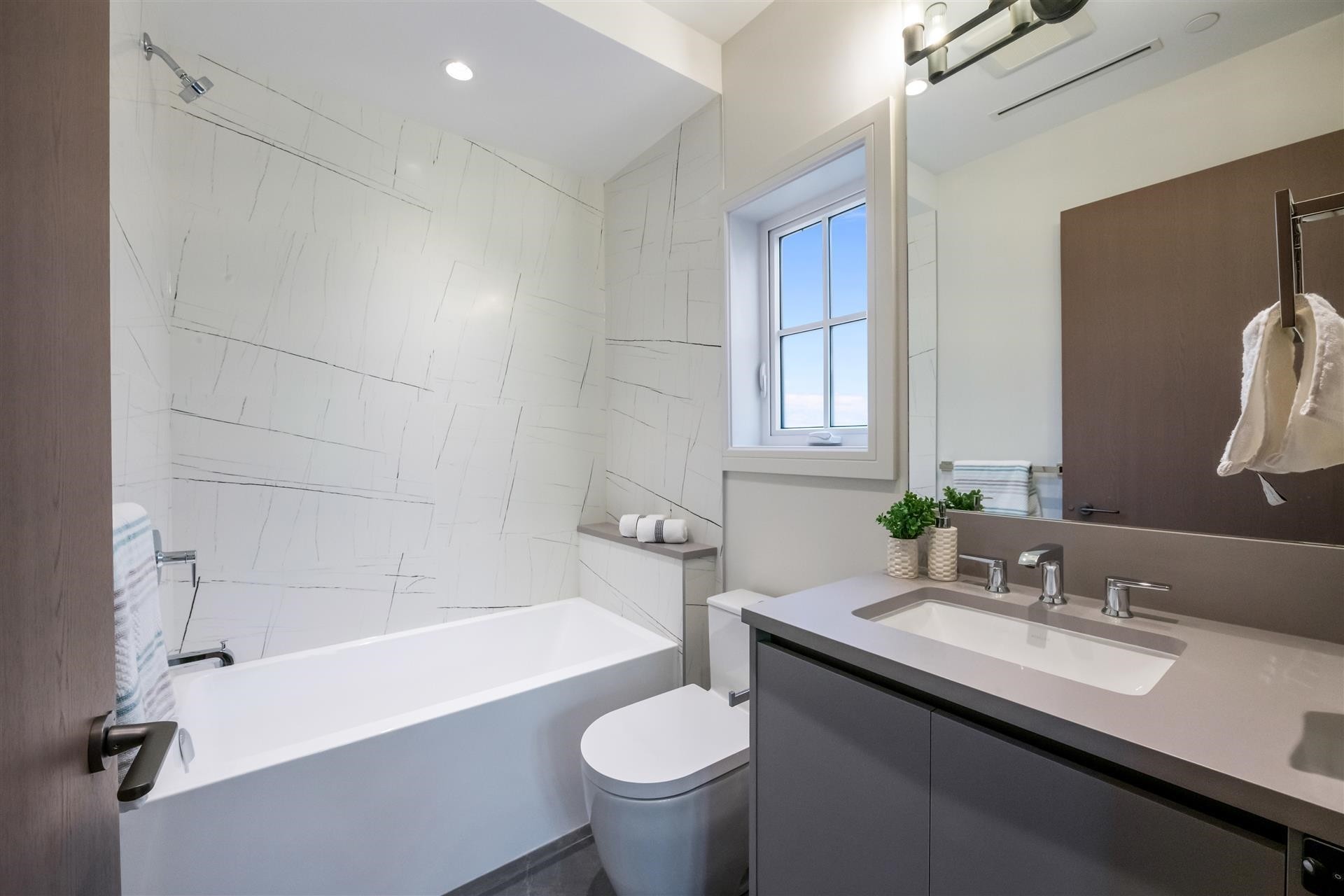 3852 50Th Avenue W, Vancouver, BC