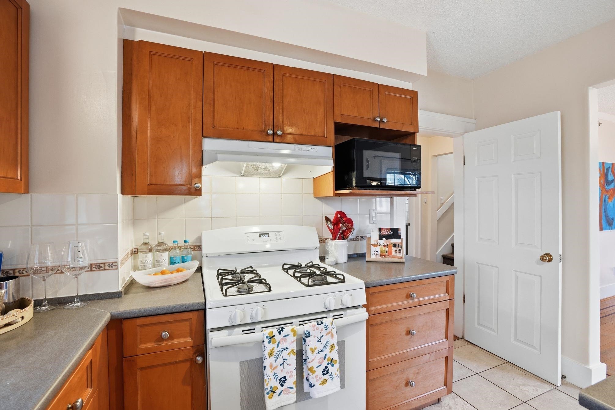 909 18Th Avenue W, Vancouver, BC