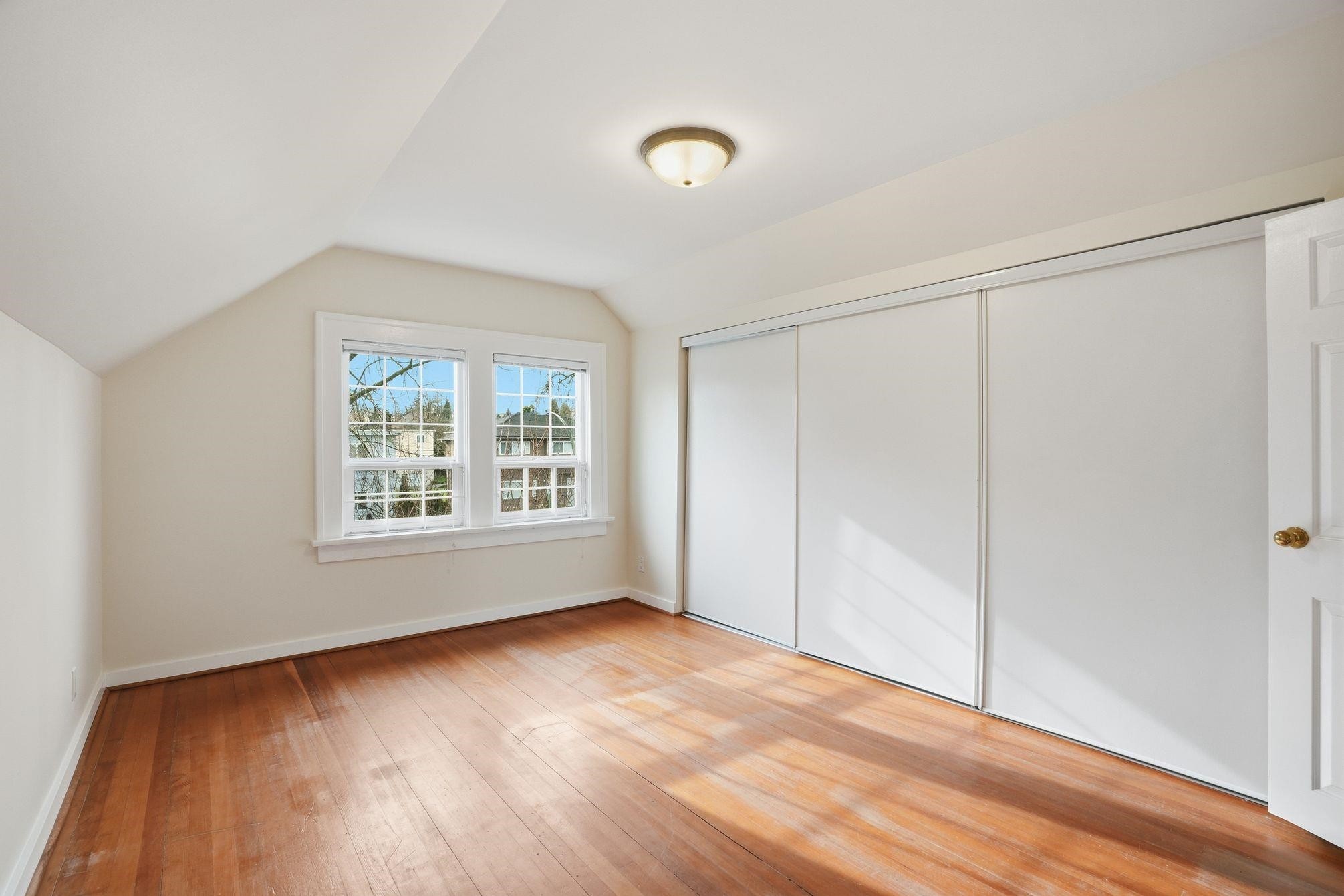 909 18Th Avenue W, Vancouver, BC