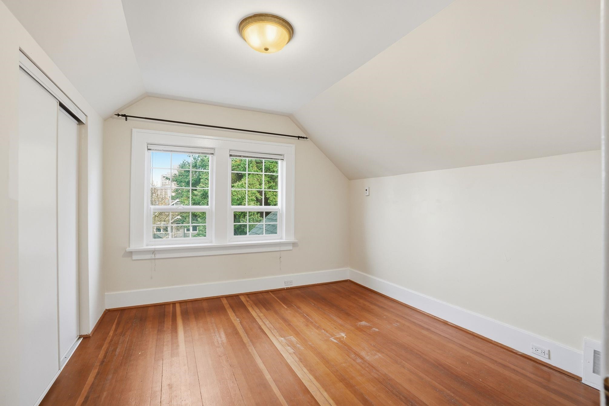 909 18Th Avenue W, Vancouver, BC