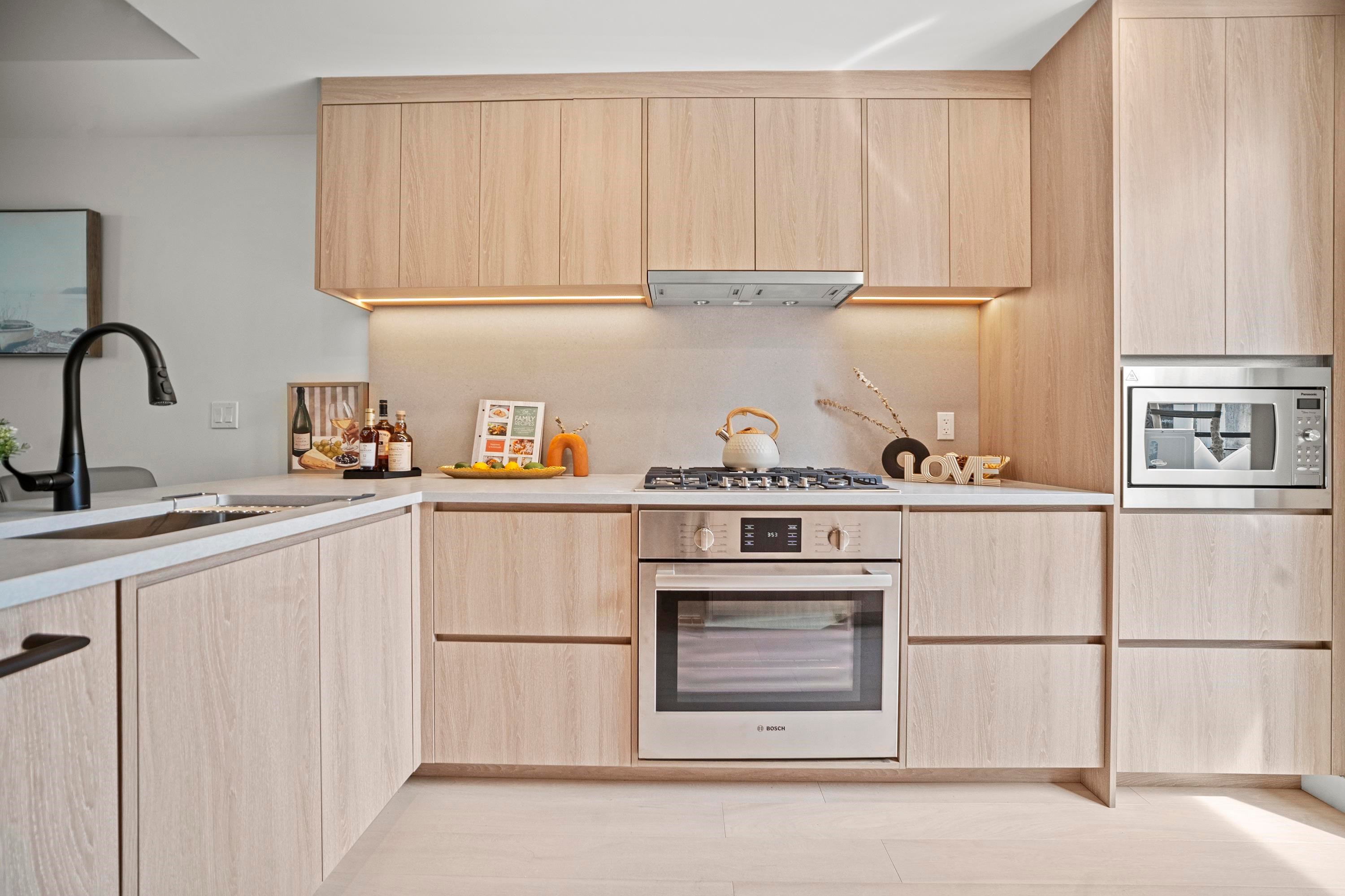 6352 Oak Street, Vancouver, BC