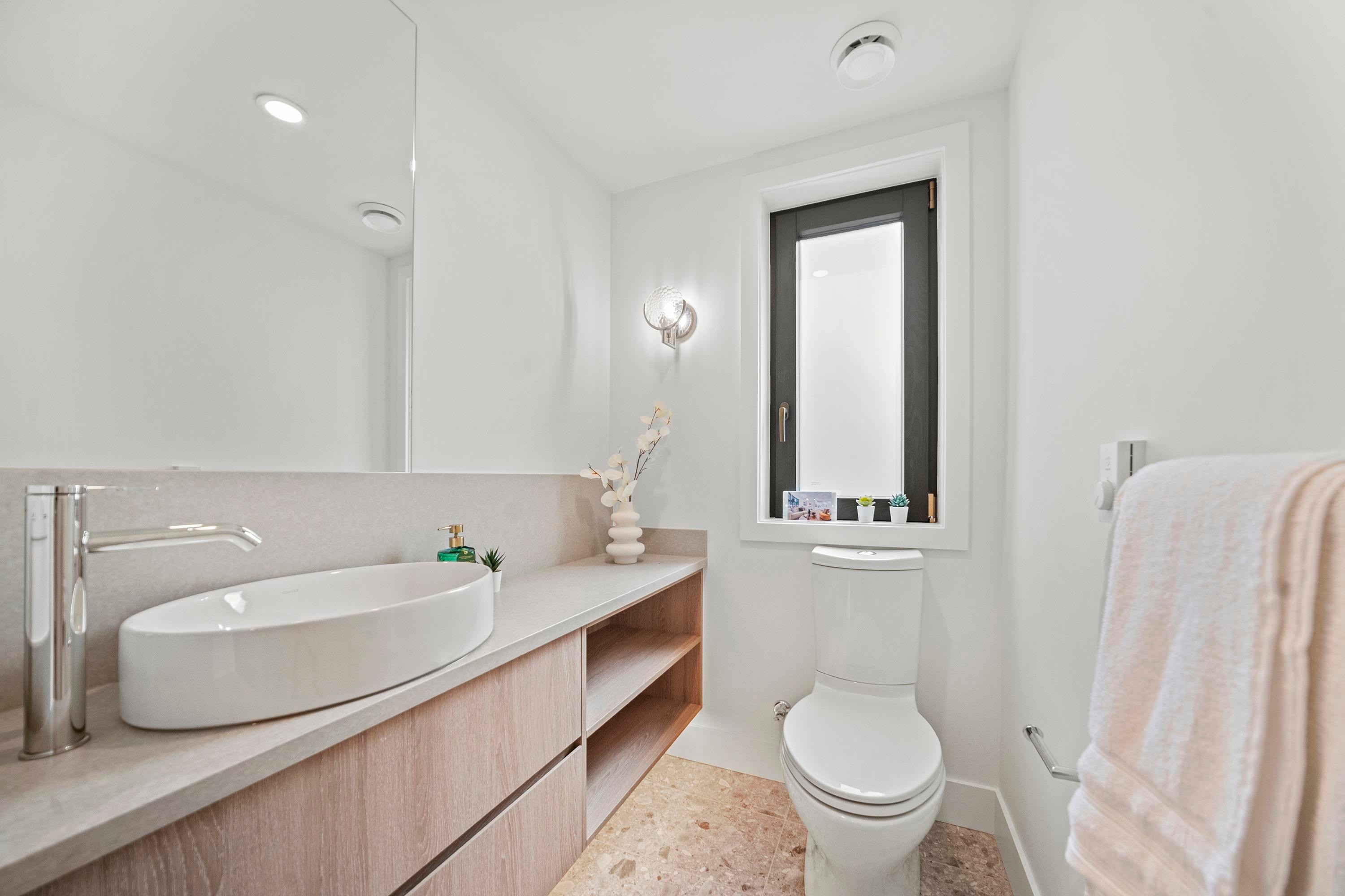 6352 Oak Street, Vancouver, BC