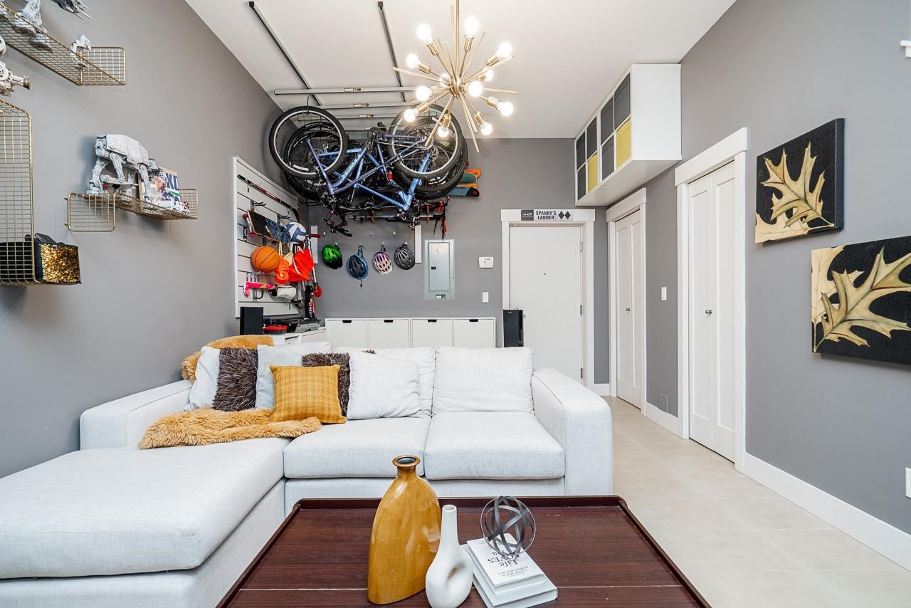 5946 Oak Street, Vancouver, BC