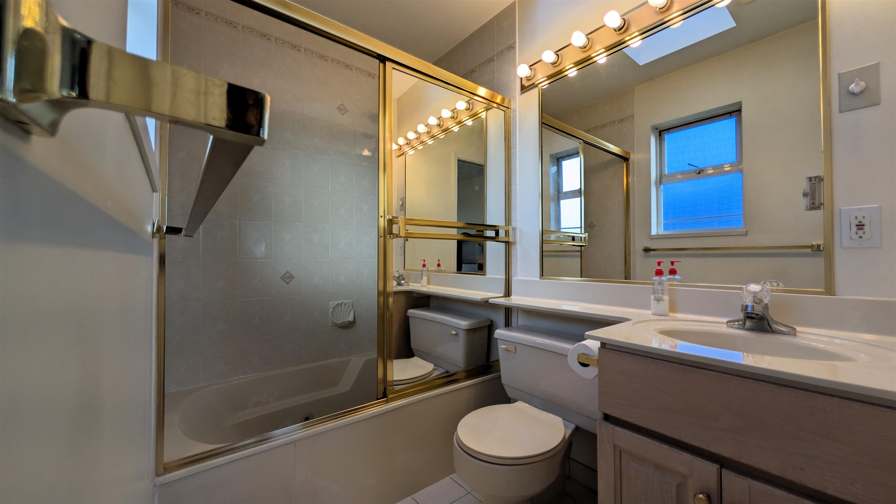 708 49Th Avenue E, Vancouver, BC