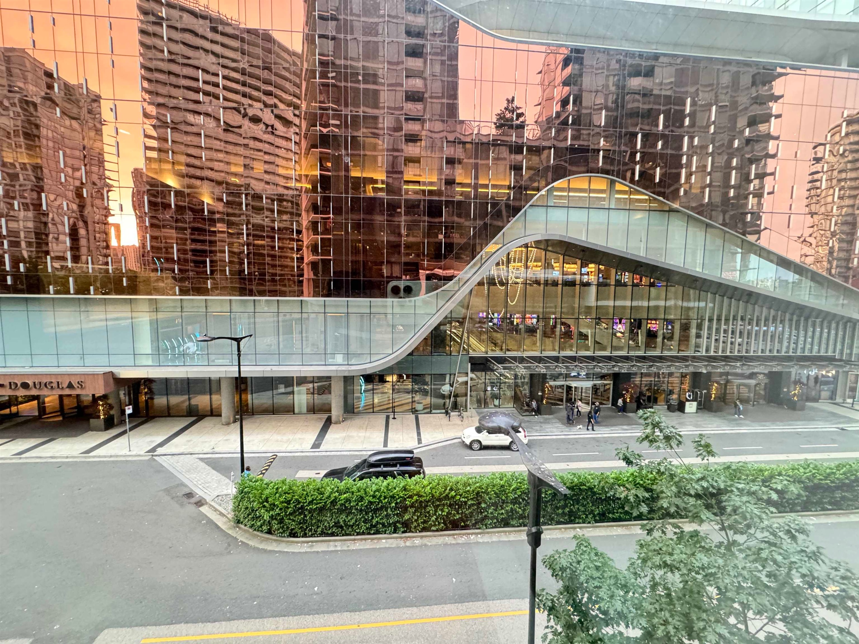 68 Smithe Street, Vancouver, BC