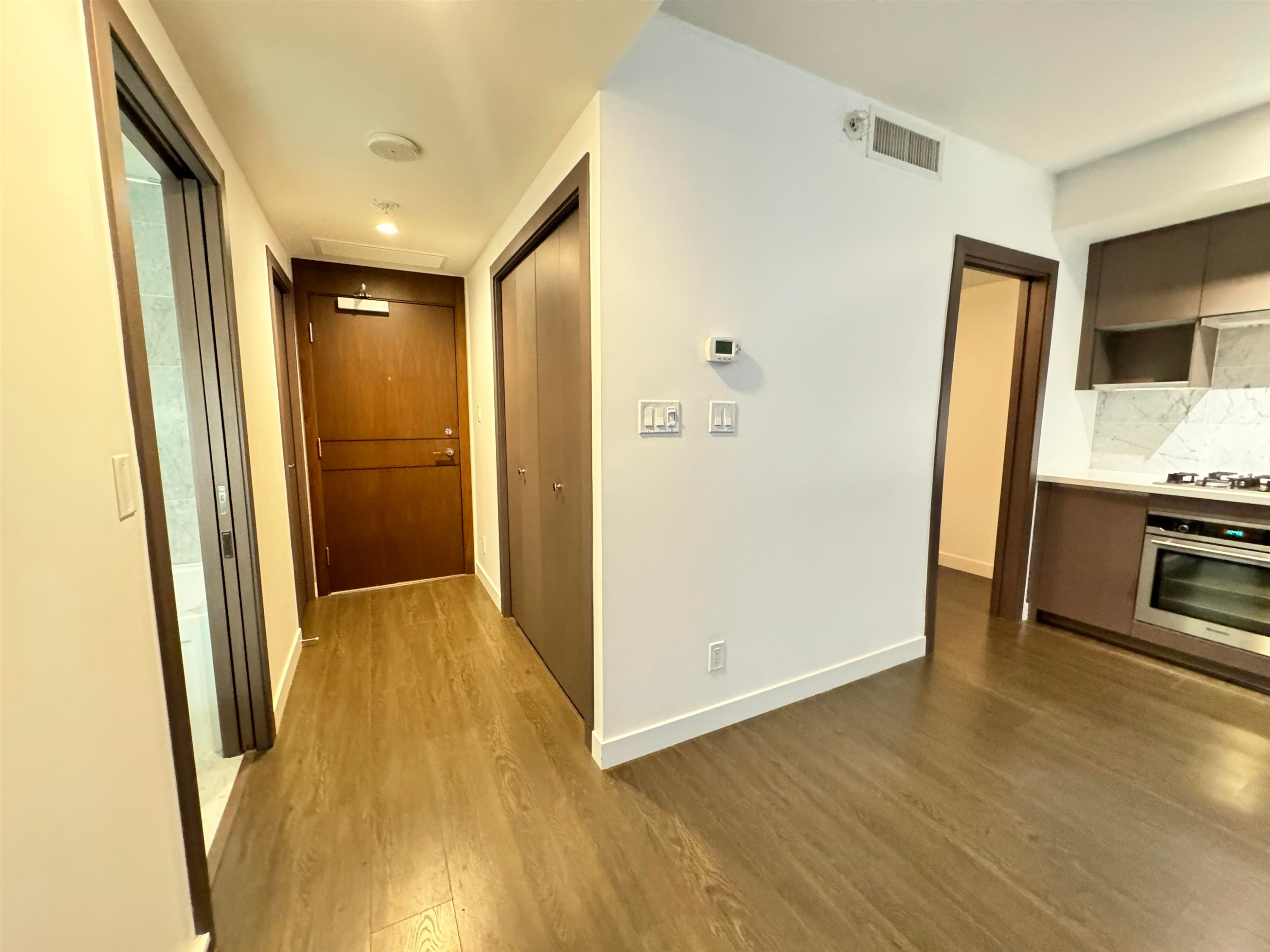 68 Smithe Street, Vancouver, BC