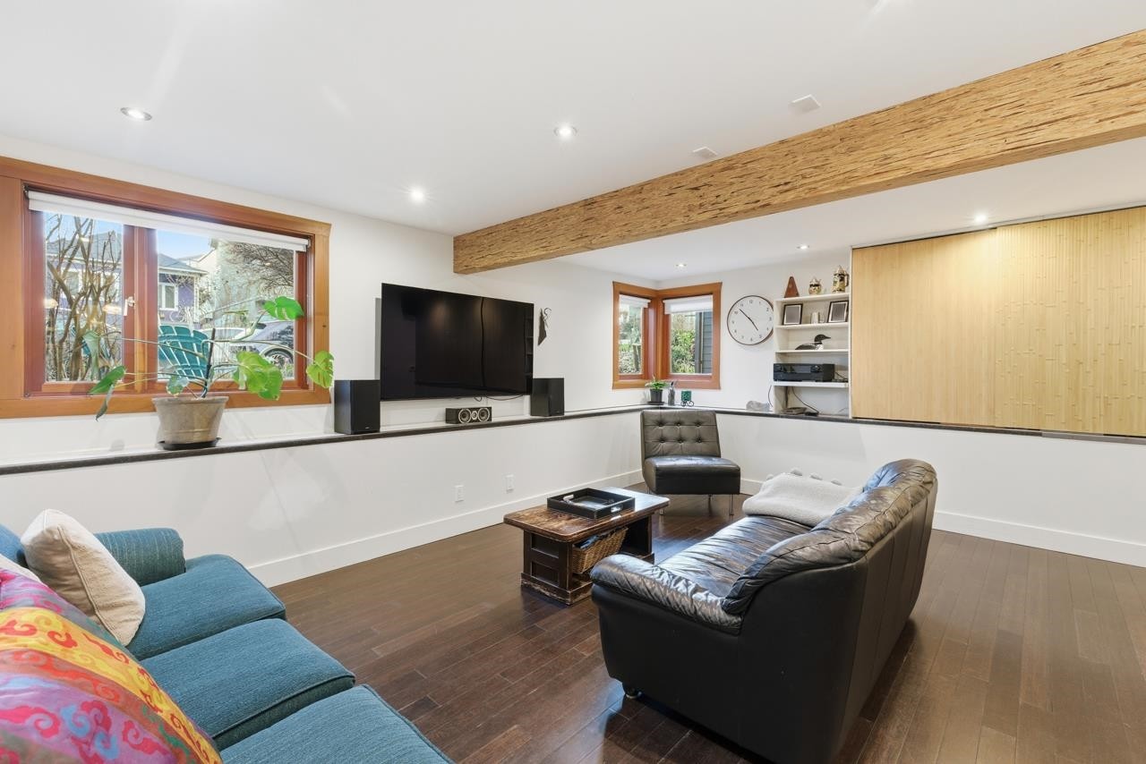 319 26Th Avenue E, Vancouver, BC