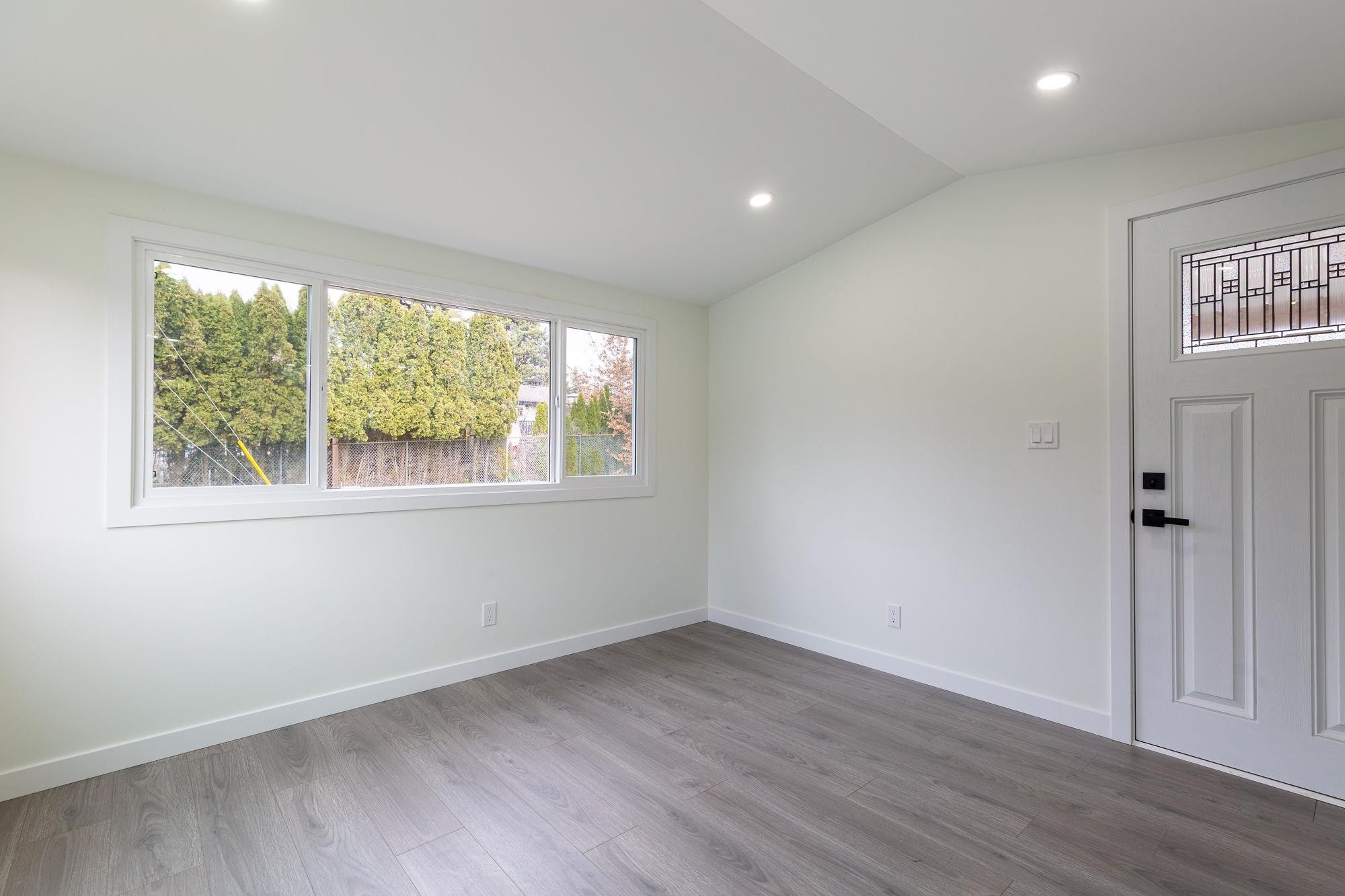 18-21163 Lougheed Highway, Maple Ridge, BC
