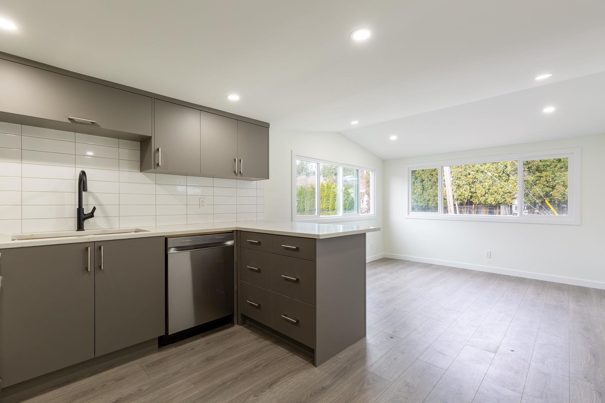 18-21163 Lougheed Highway, Maple Ridge, BC