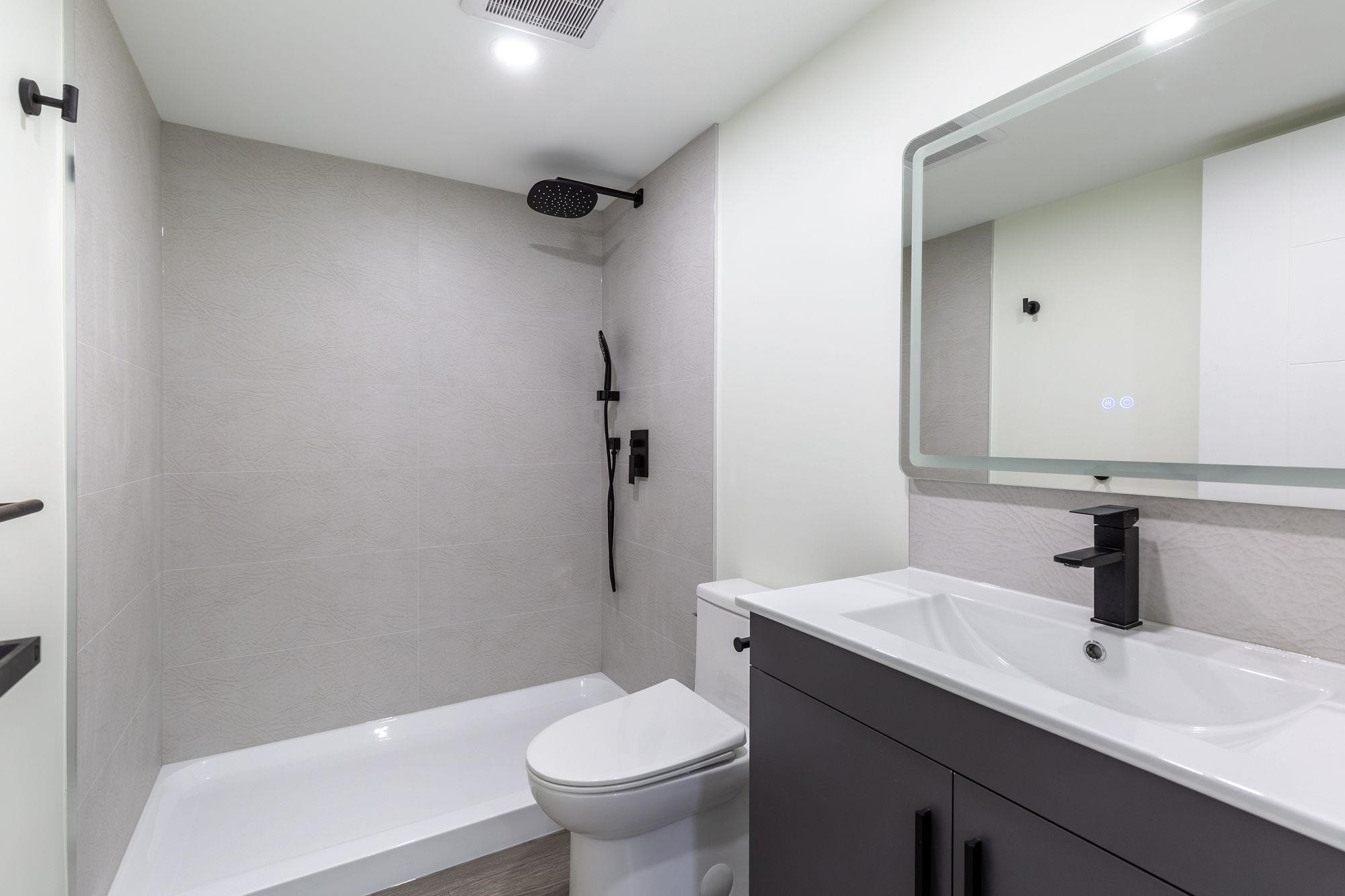 18-21163 Lougheed Highway, Maple Ridge, BC