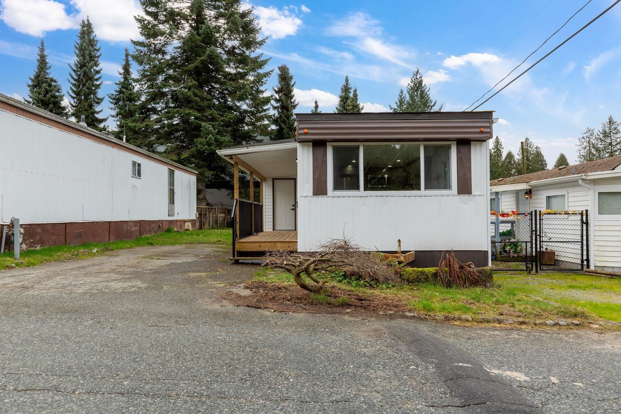 18-21163 Lougheed Highway, Maple Ridge, BC
