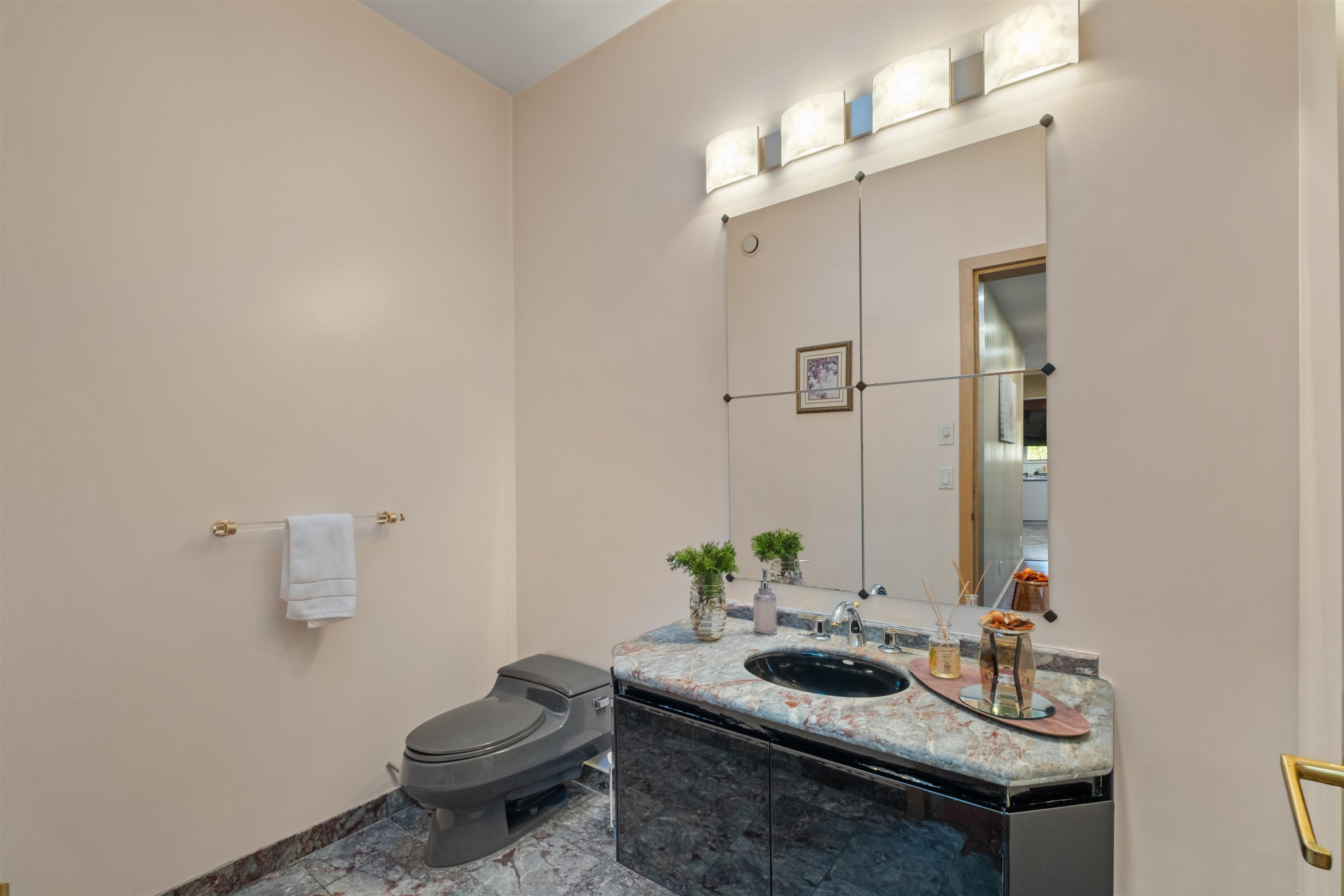 2490 Westhill Court, West Vancouver, BC