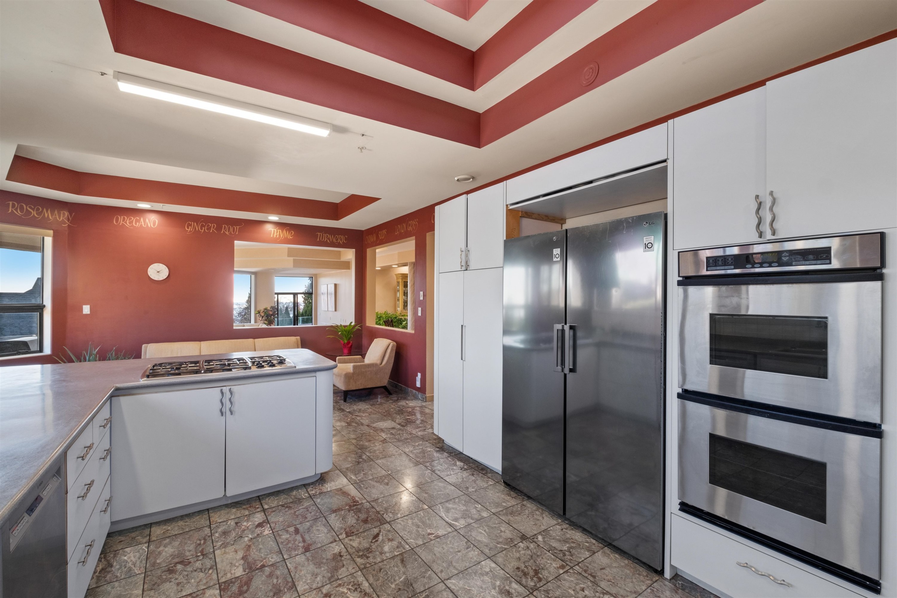 2490 Westhill Court, West Vancouver, BC