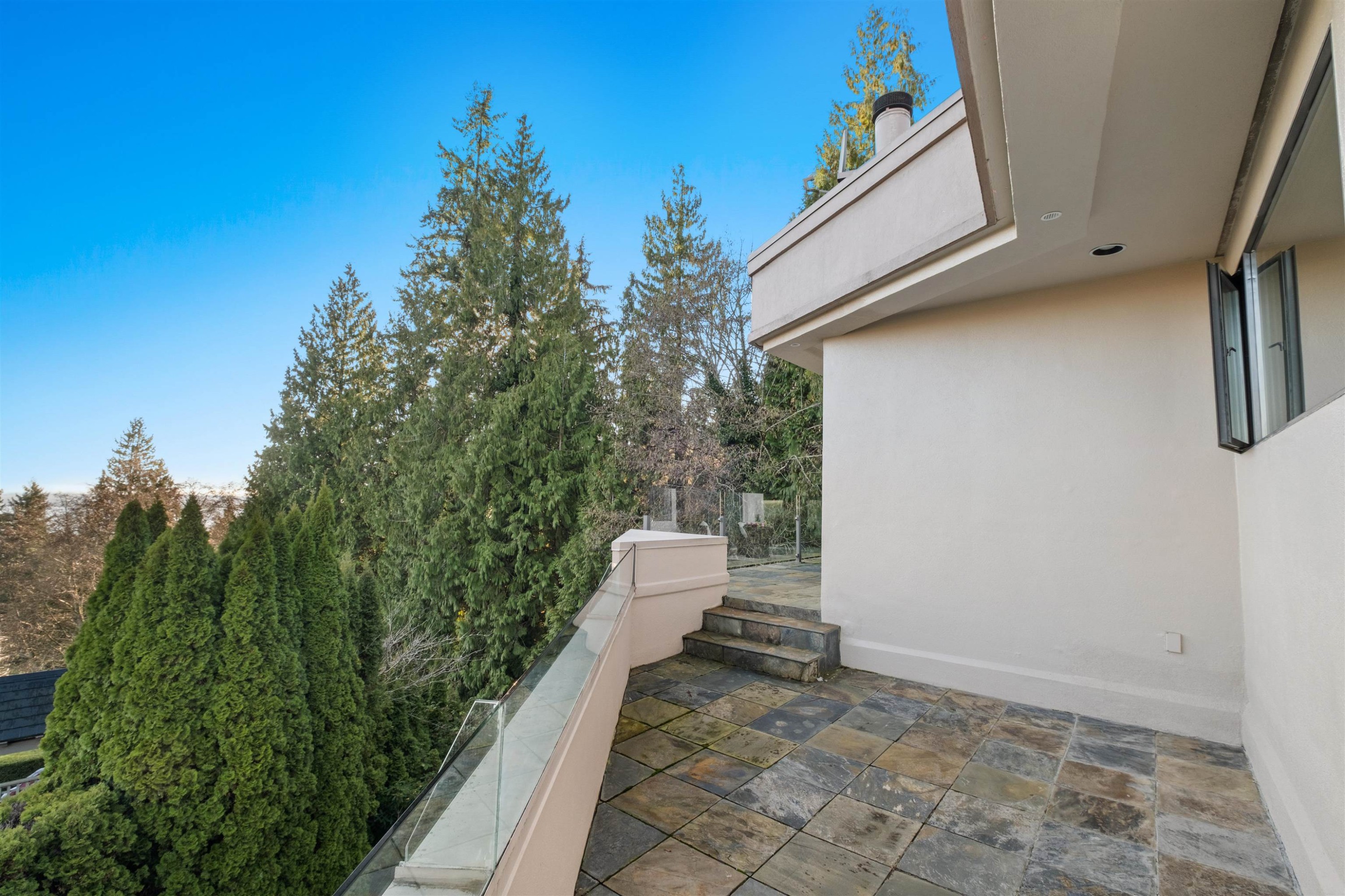 2490 Westhill Court, West Vancouver, BC