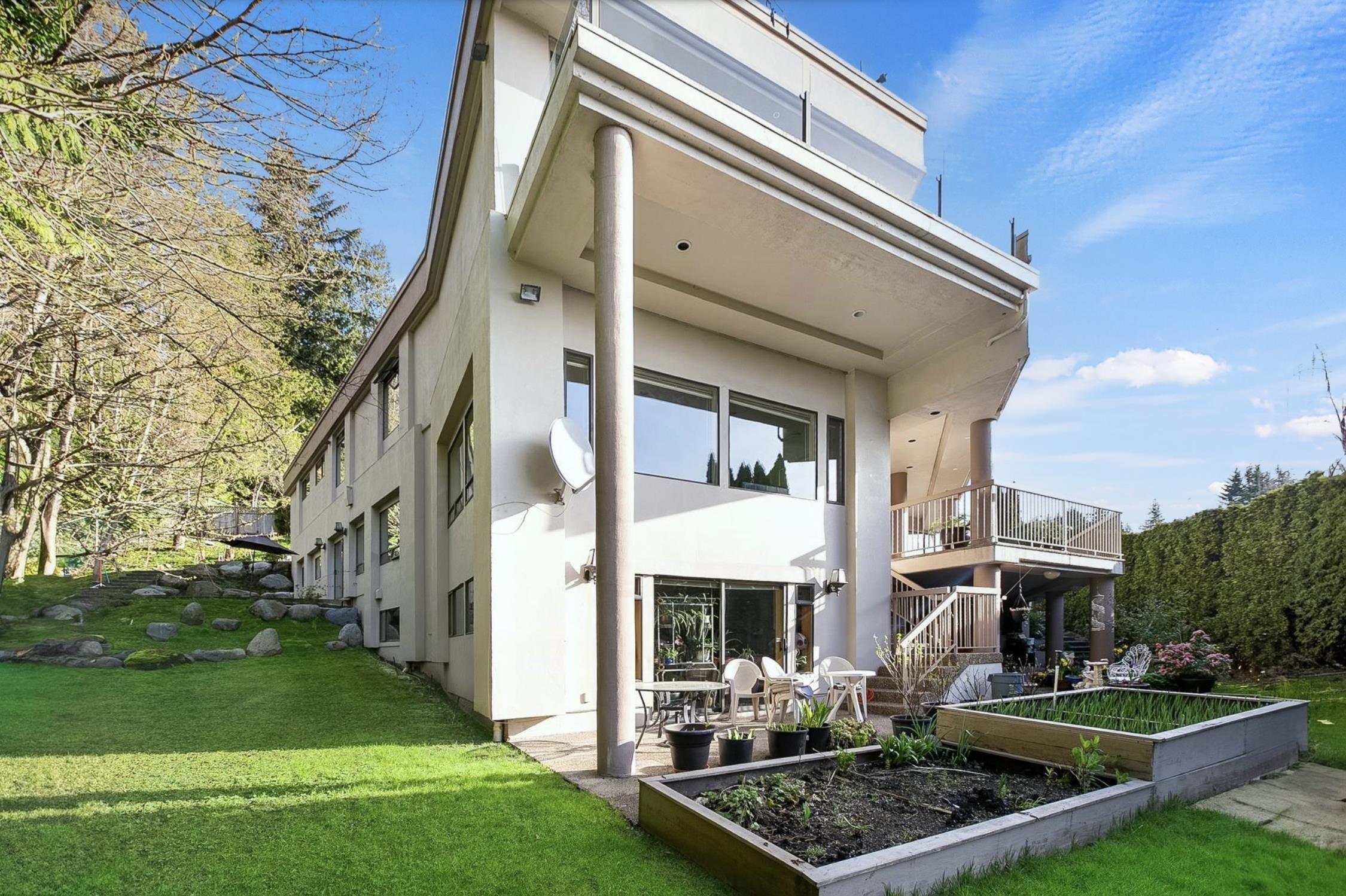 2490 Westhill Court, West Vancouver, BC