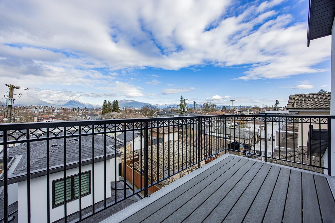 3015 19Th Avenue E, Vancouver, BC