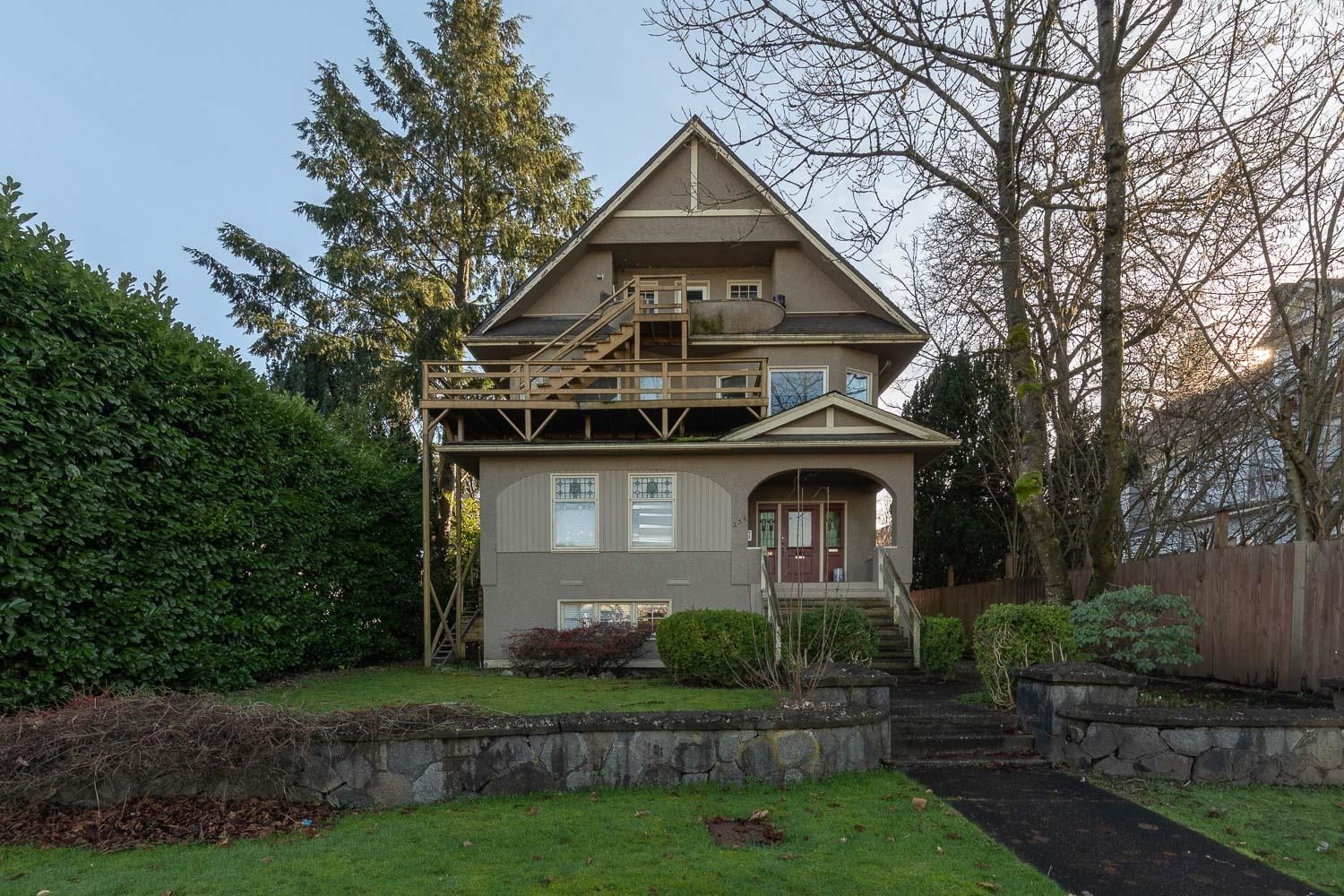236 12Th Avenue W, Vancouver, BC