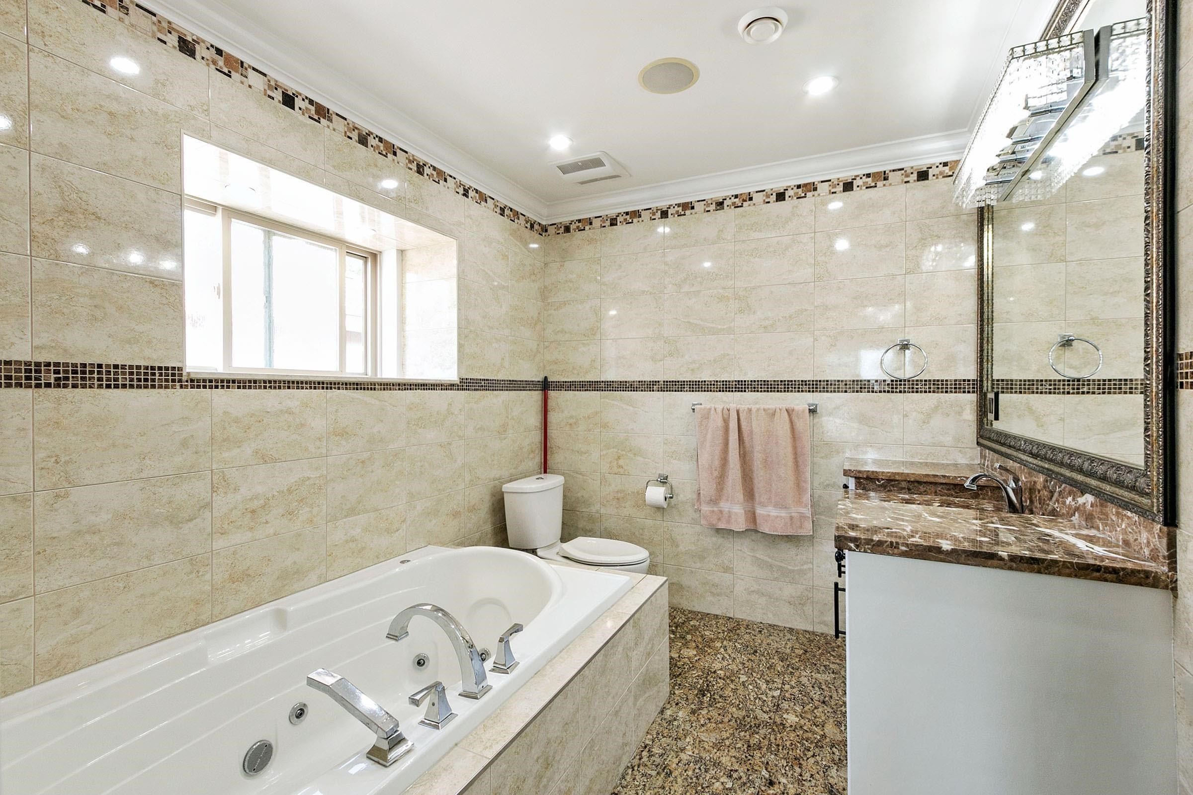 1060 61St Avenue E, Vancouver, BC