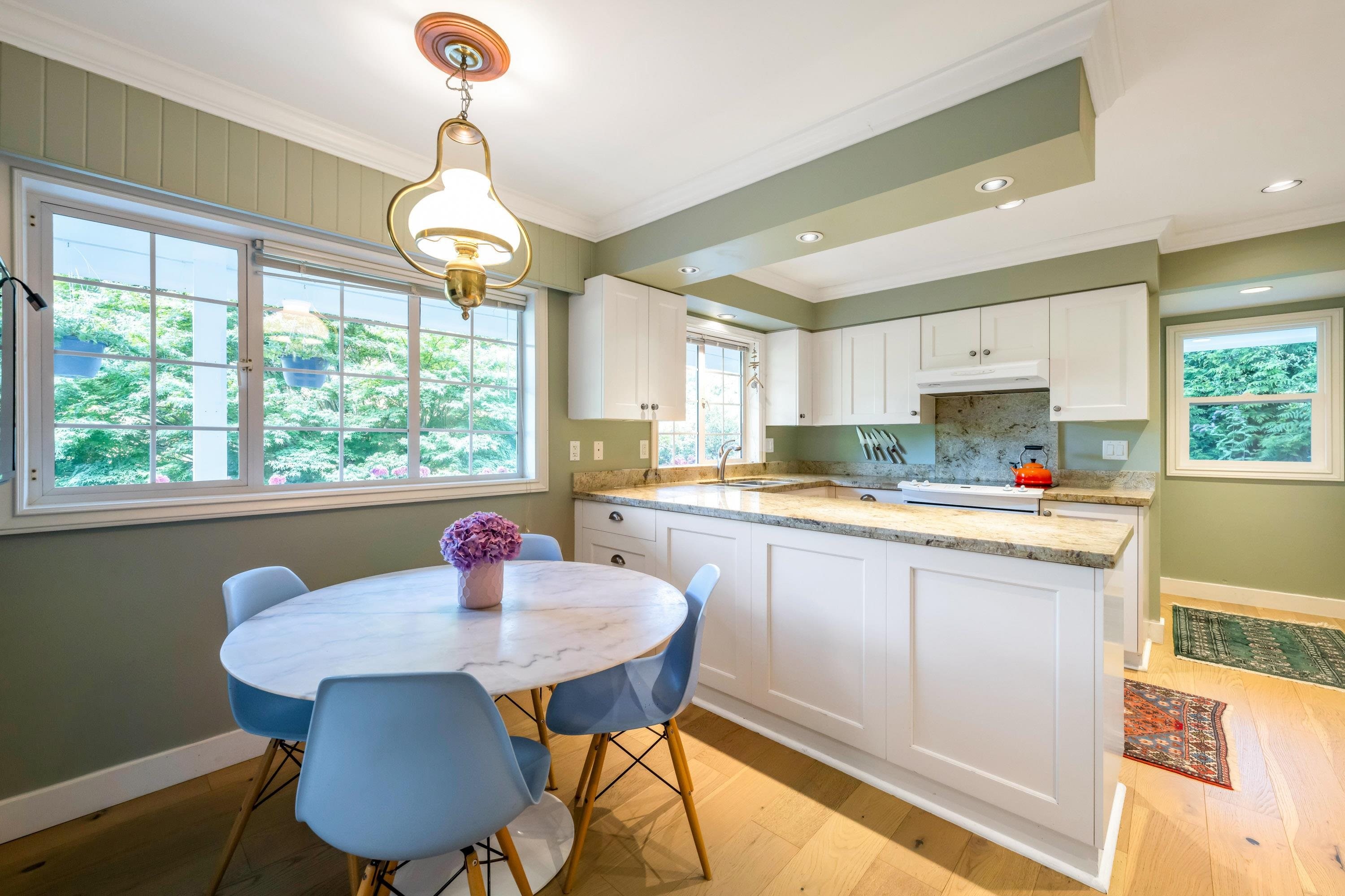 5560 Greenleaf Road, West Vancouver, BC