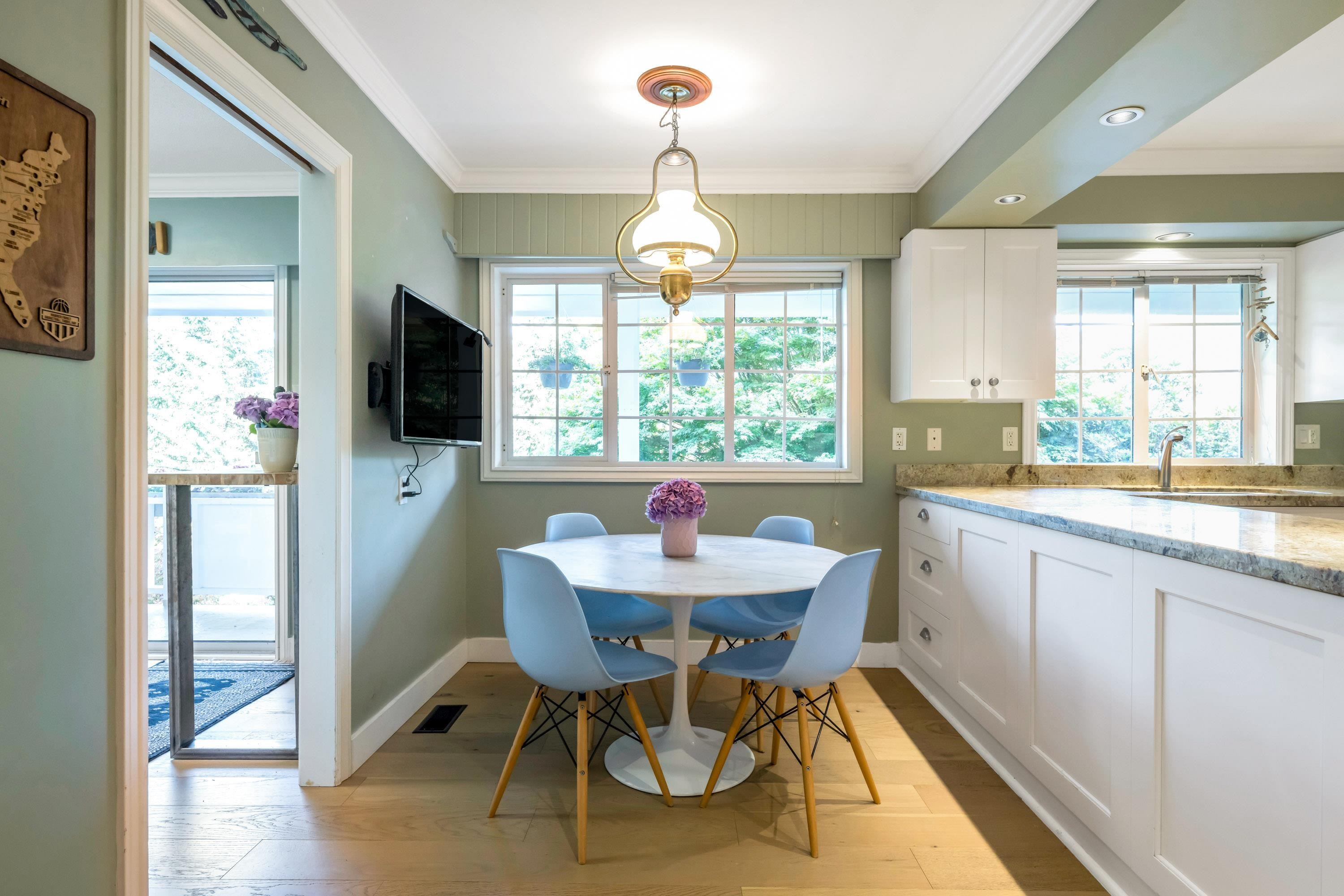 5560 Greenleaf Road, West Vancouver, BC