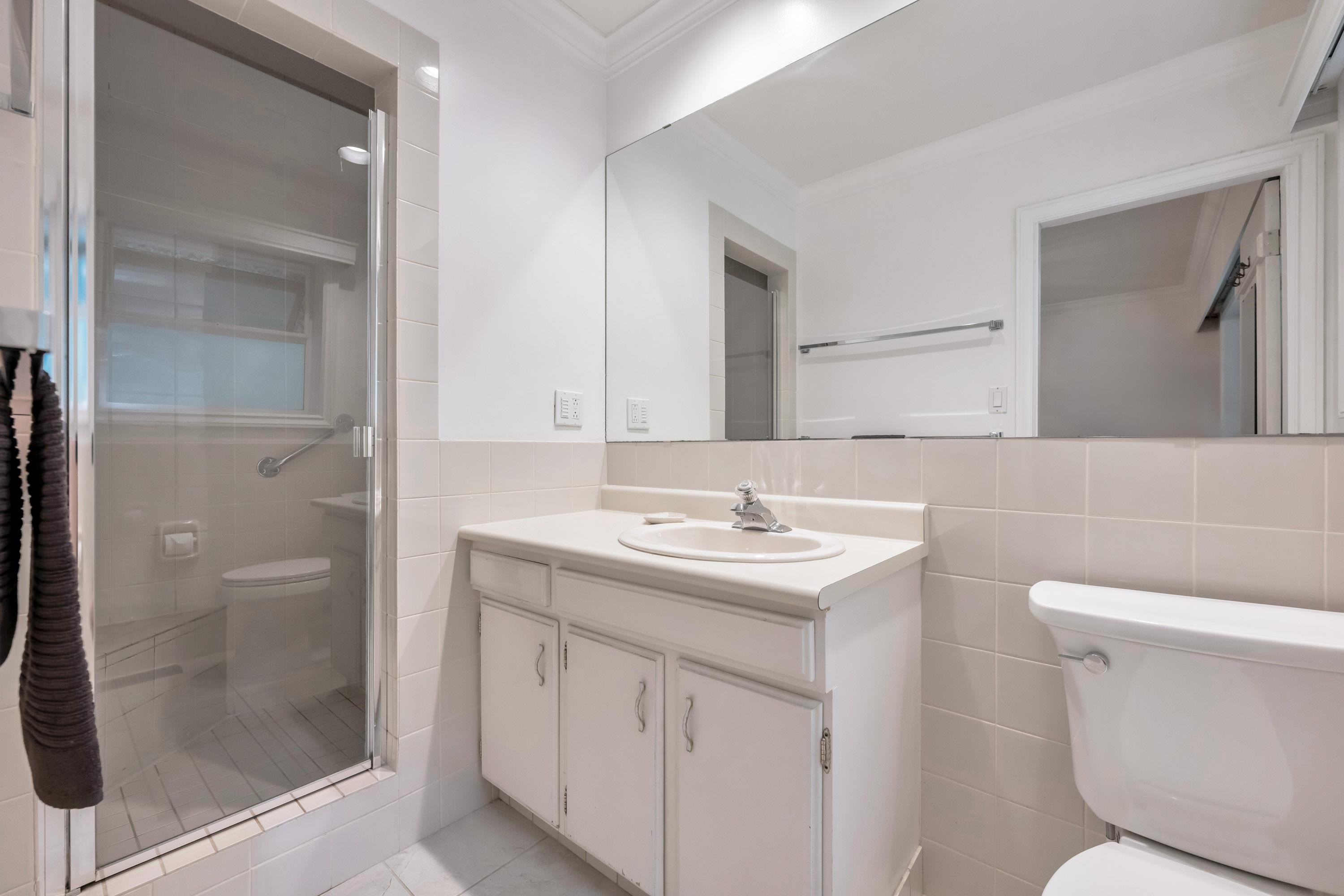 5560 Greenleaf Road, West Vancouver, BC