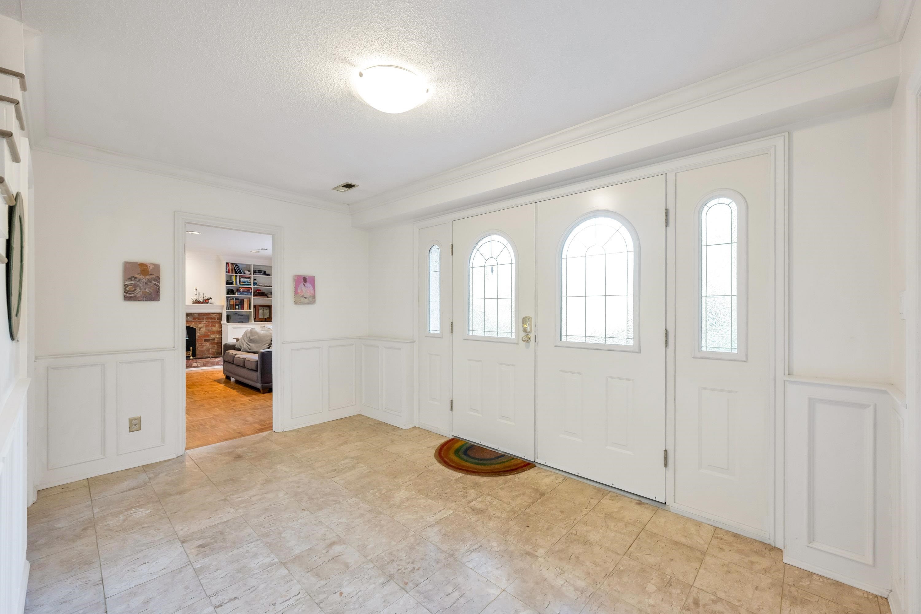 5560 Greenleaf Road, West Vancouver, BC