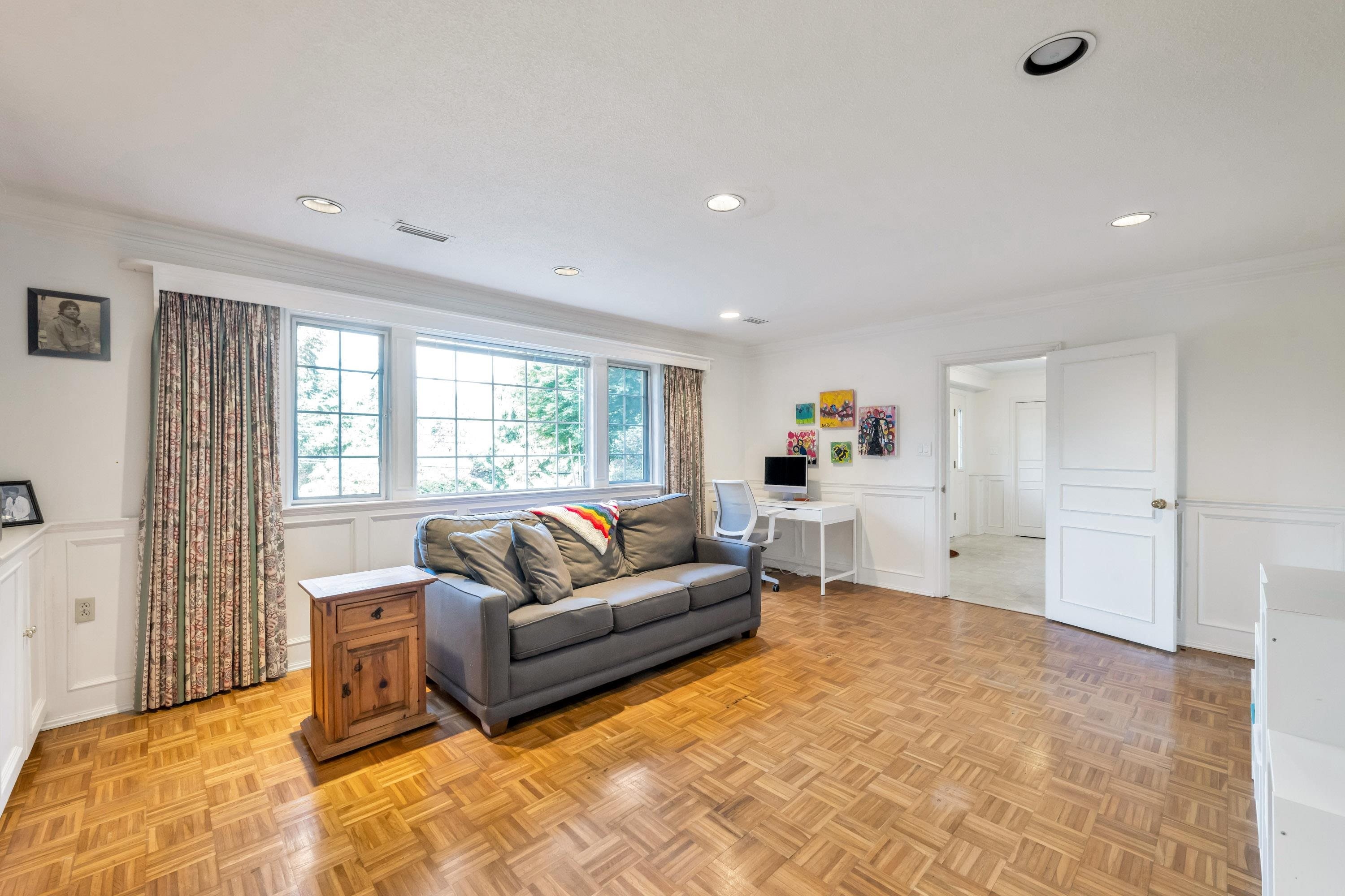 5560 Greenleaf Road, West Vancouver, BC