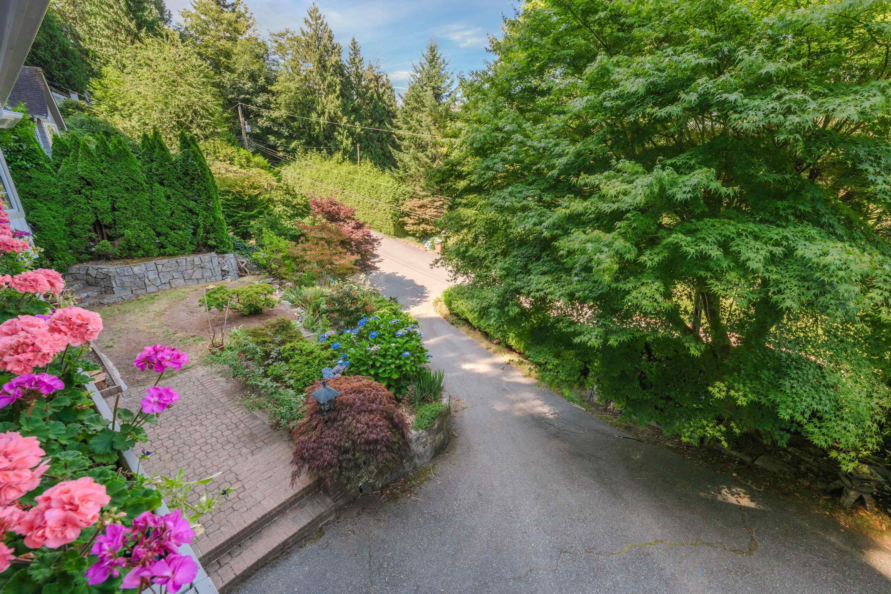 5560 Greenleaf Road, West Vancouver, BC