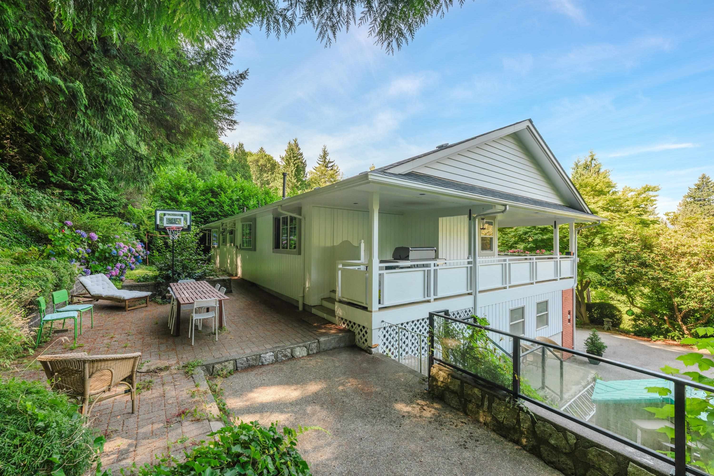 5560 Greenleaf Road, West Vancouver, BC