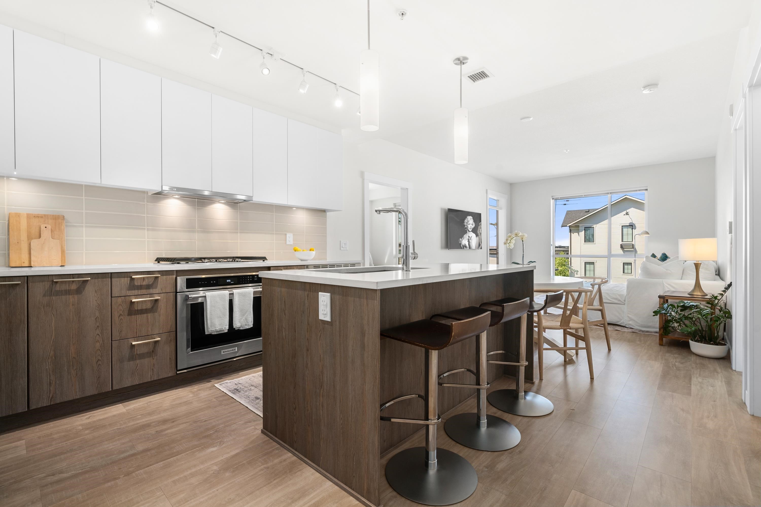 205-615 3Rd Street E, North Vancouver, BC