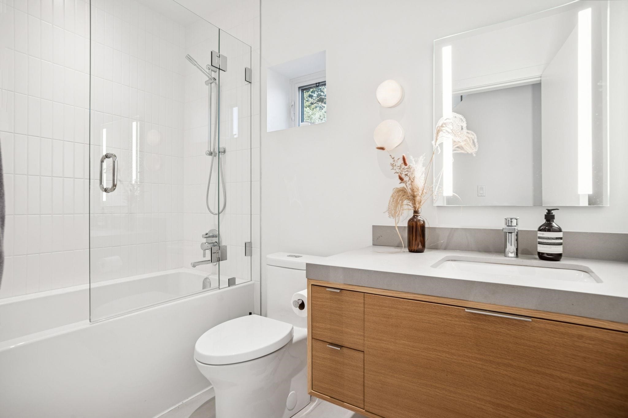 1851 16Th Avenue E, Vancouver, BC