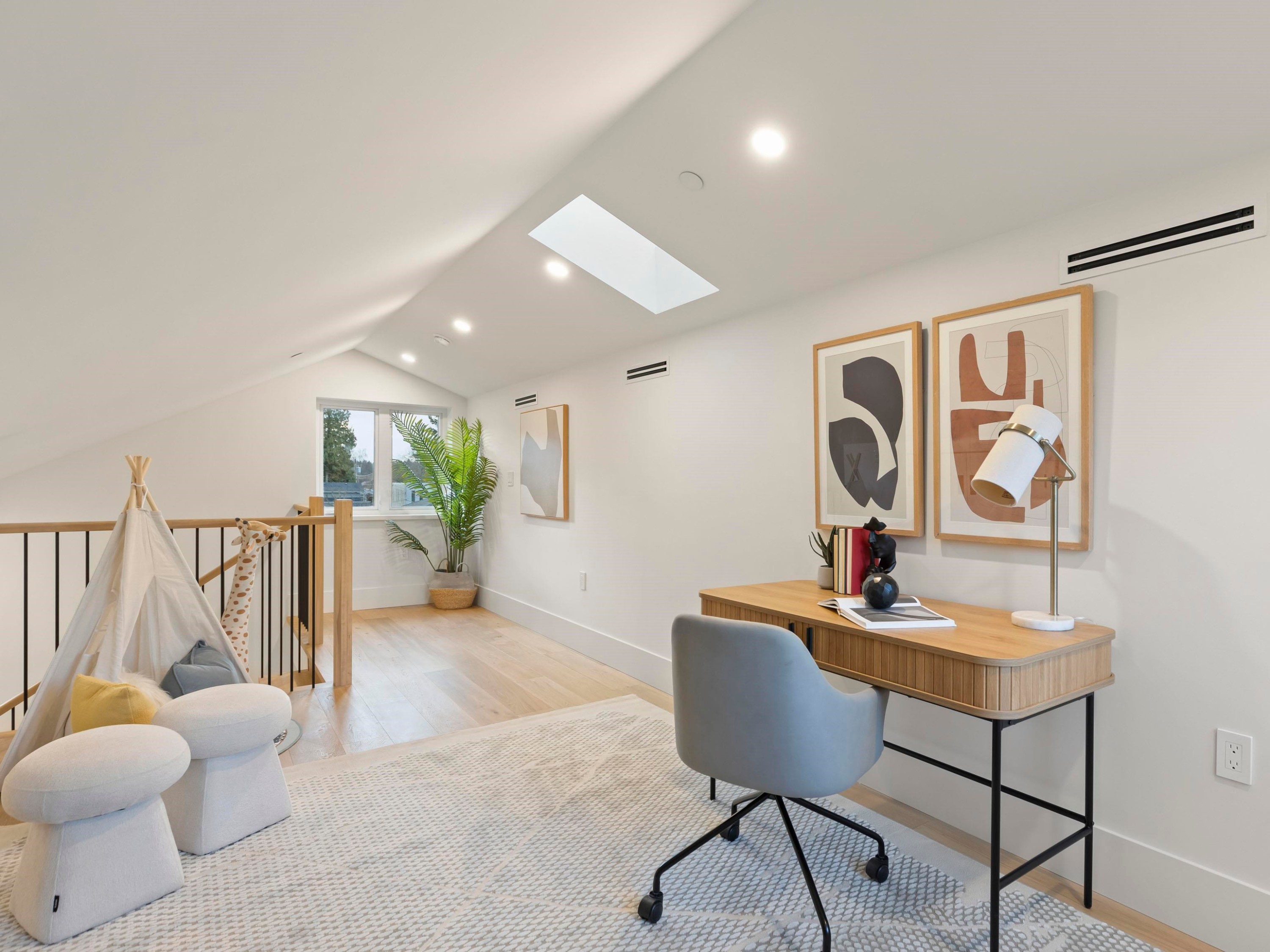 2-3919 18Th Avenue W, Vancouver, BC