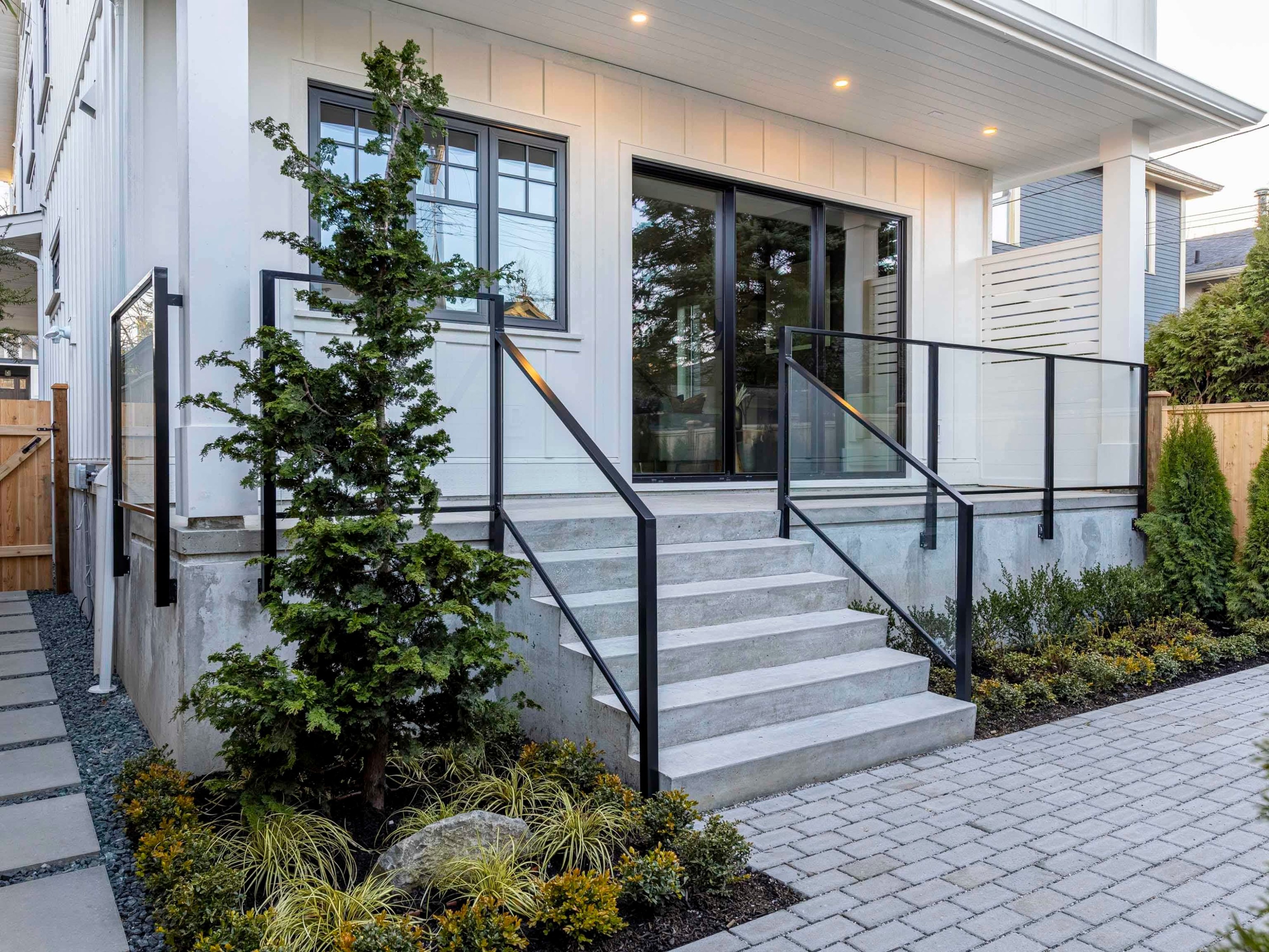 2-3919 18Th Avenue W, Vancouver, BC