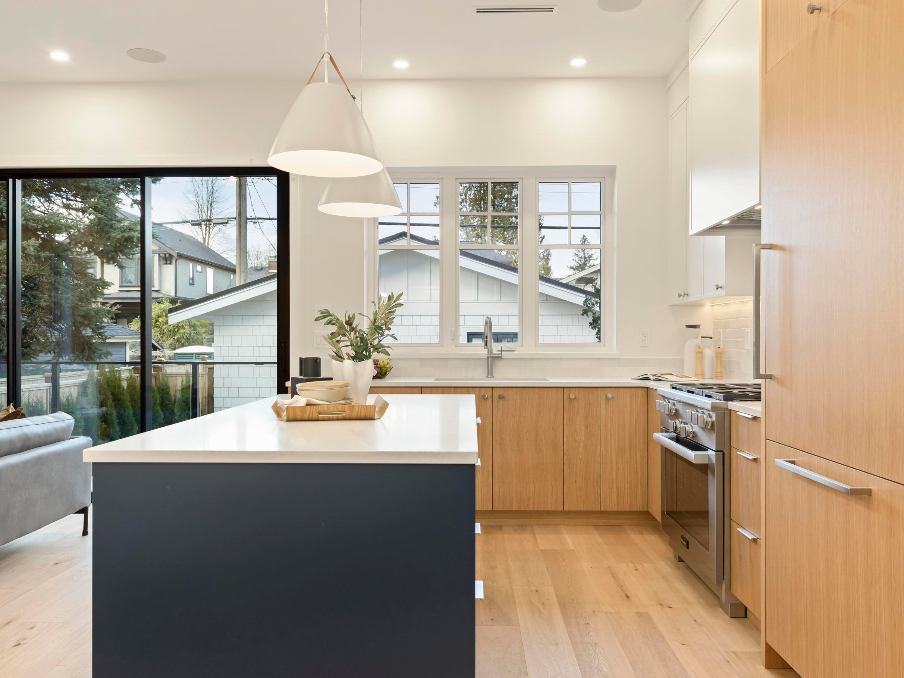 2-3919 18Th Avenue W, Vancouver, BC